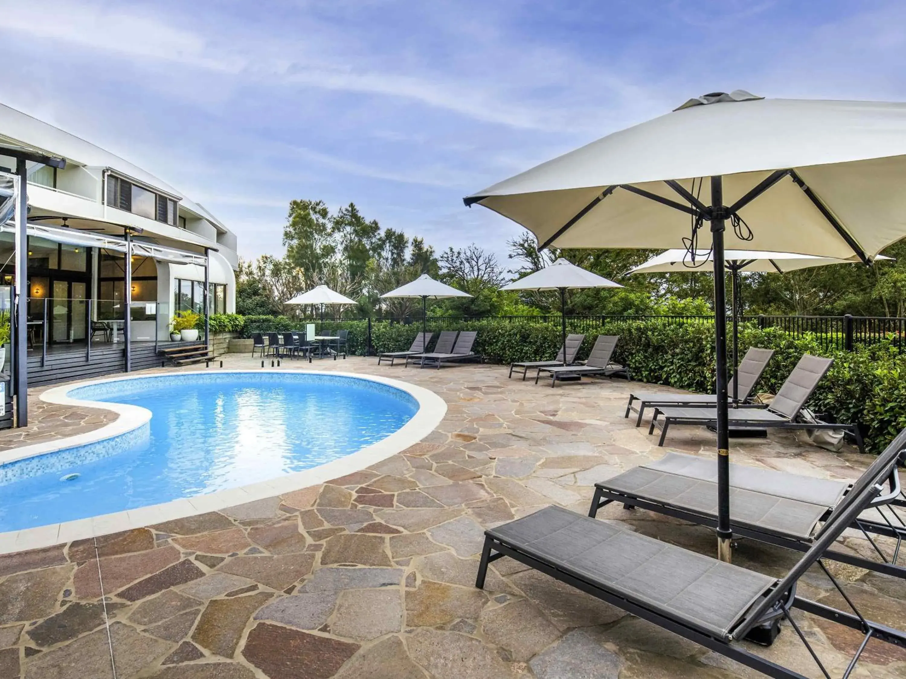 Property building in Mercure Charlestown Property building in Mercure Charlestown