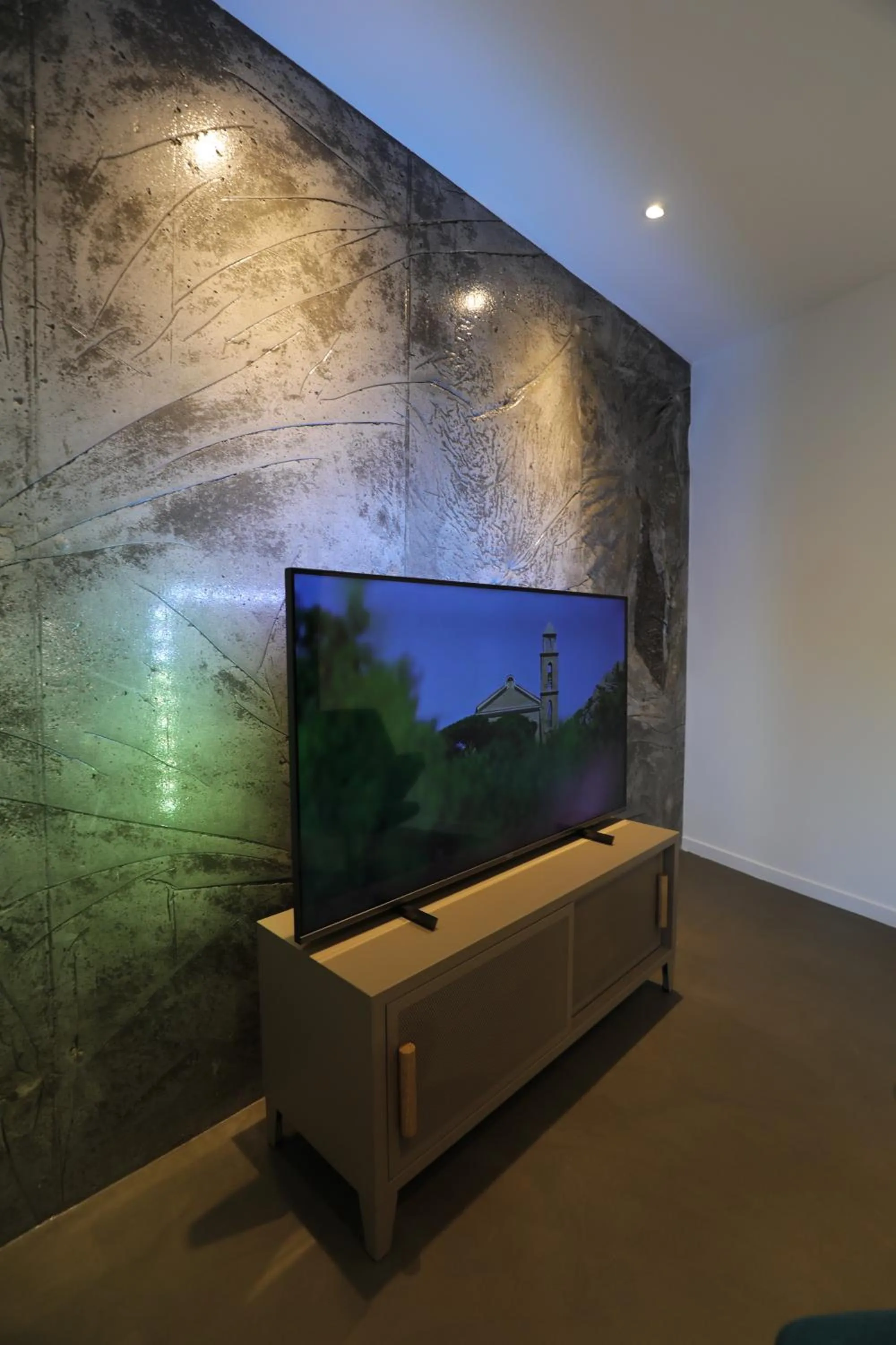 TV and multimedia in Hôtel confidentiel Le Grecale