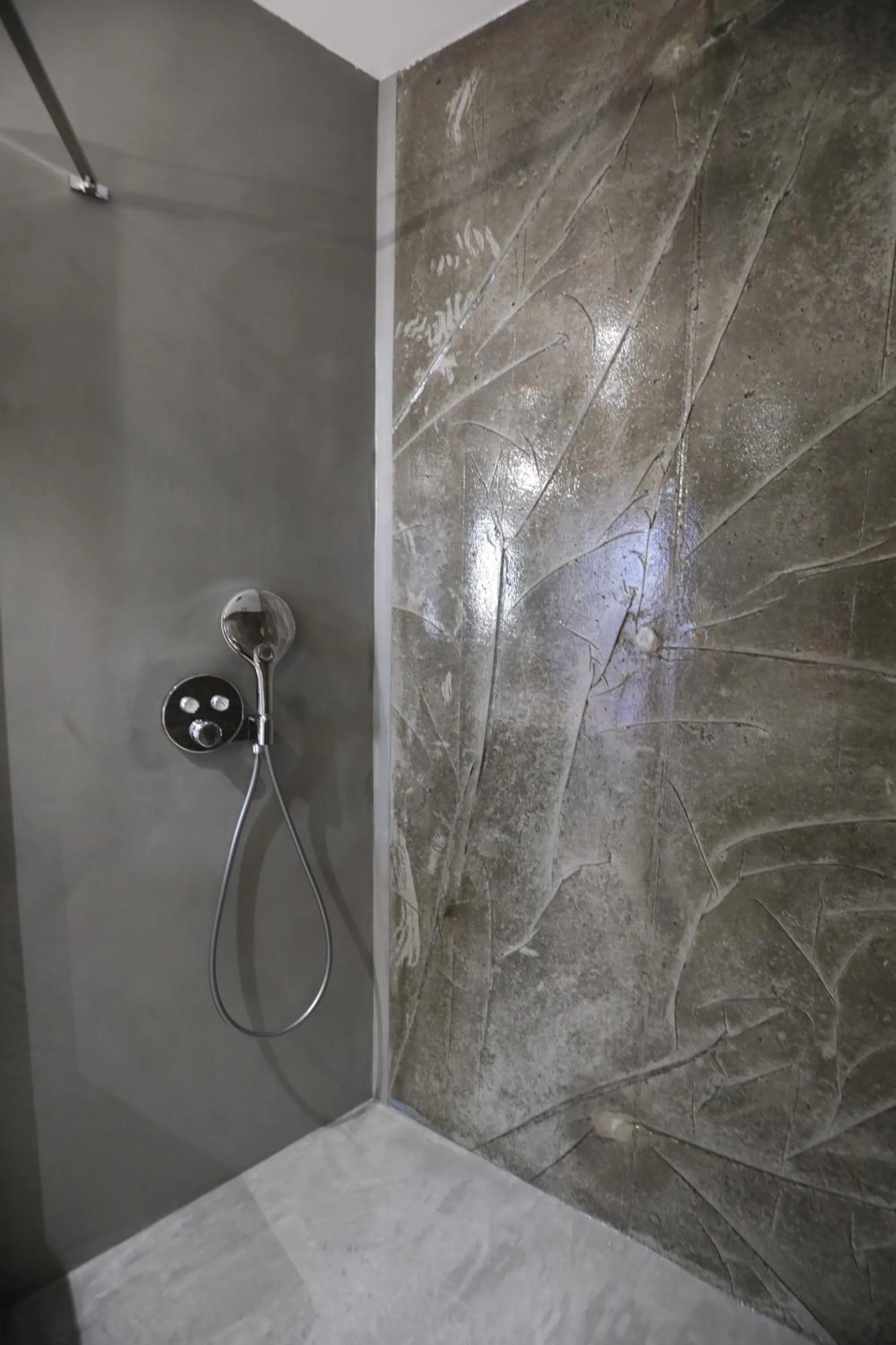 Shower in Hôtel confidentiel Le Grecale