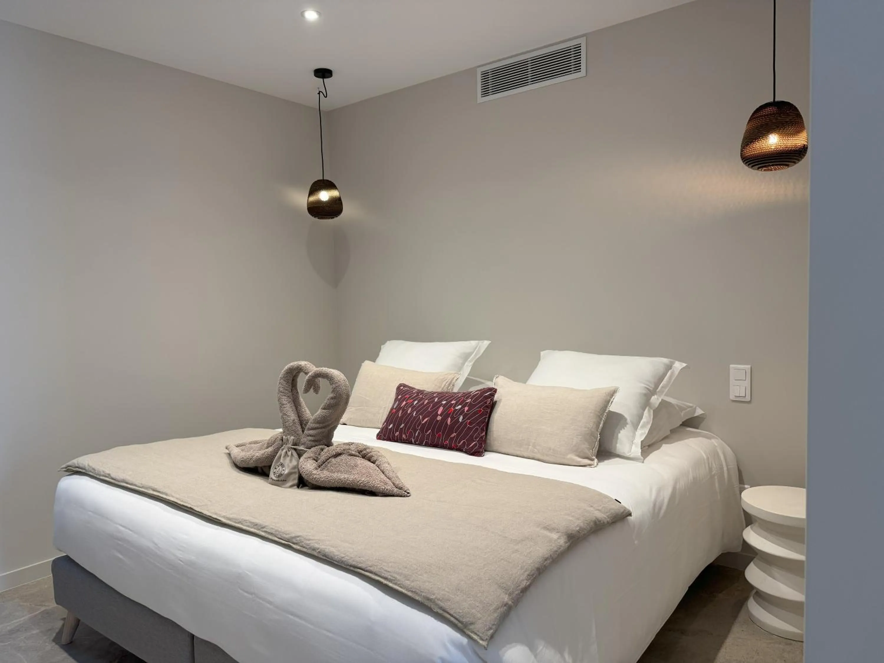 Property building, Bed in Hôtel confidentiel Le Grecale