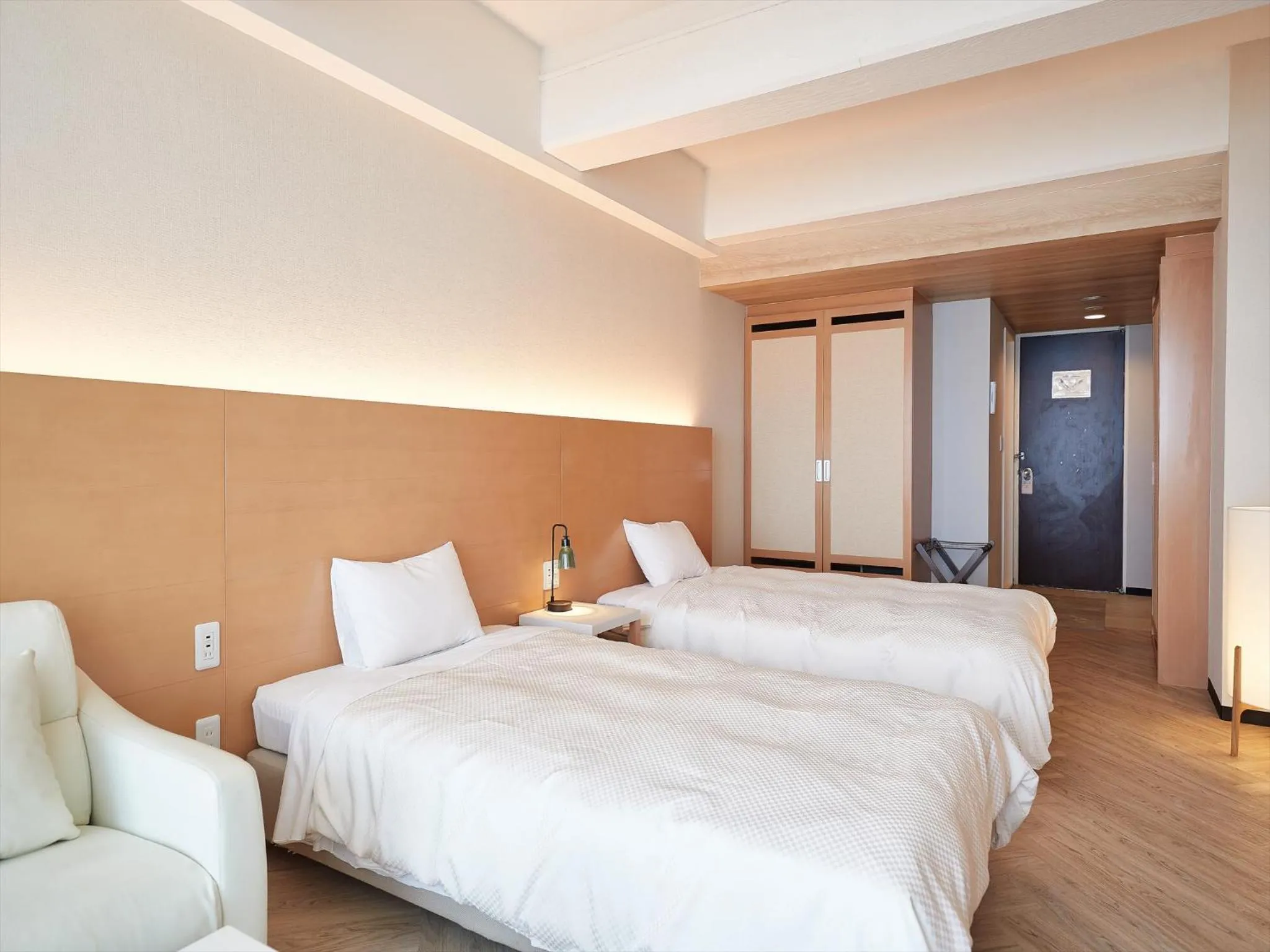 Photo of the whole room, Bed in Palace In Moon Beach