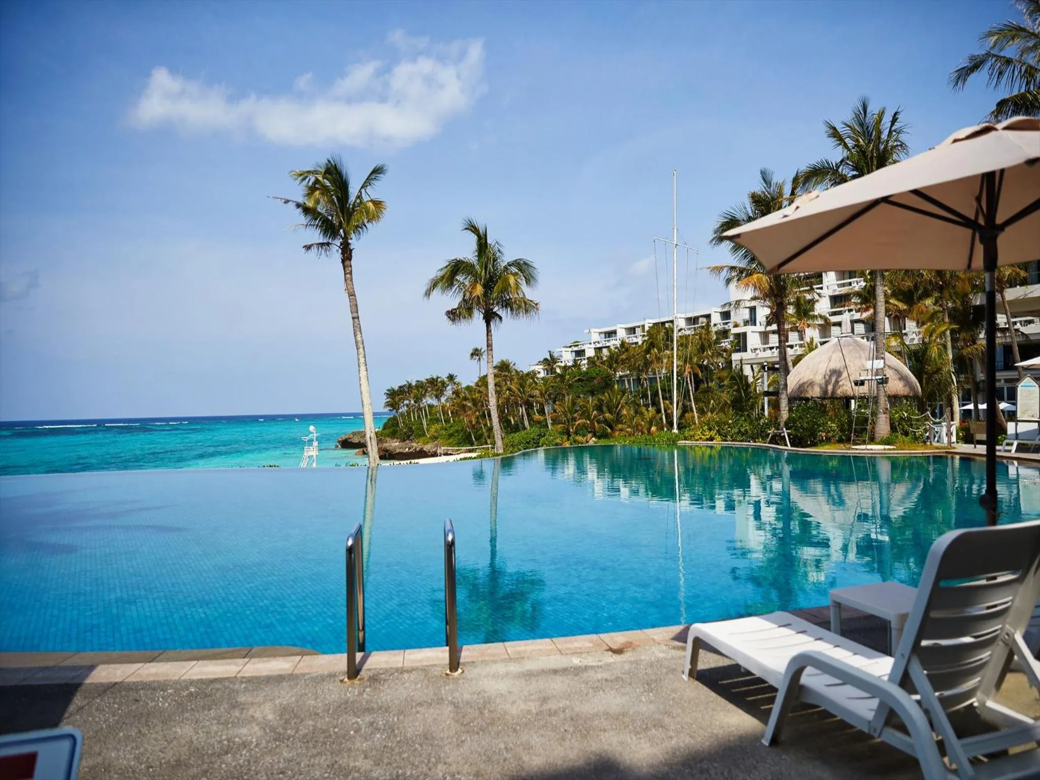 Swimming pool in Palace In Moon Beach