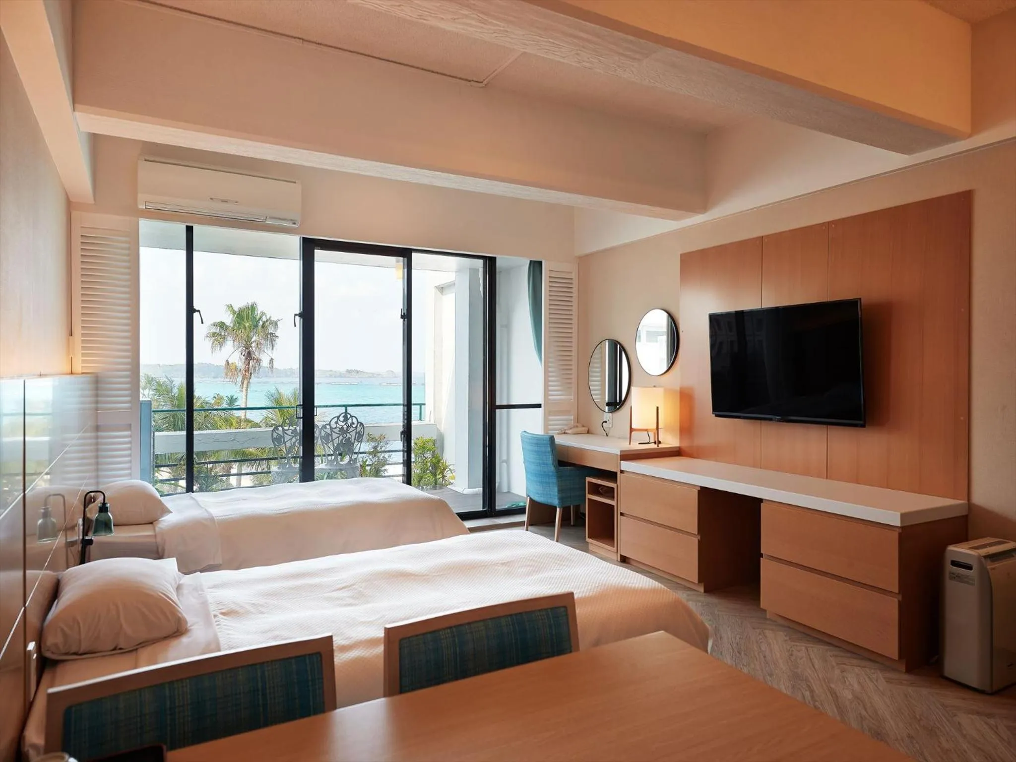 Photo of the whole room, Bed in Palace In Moon Beach