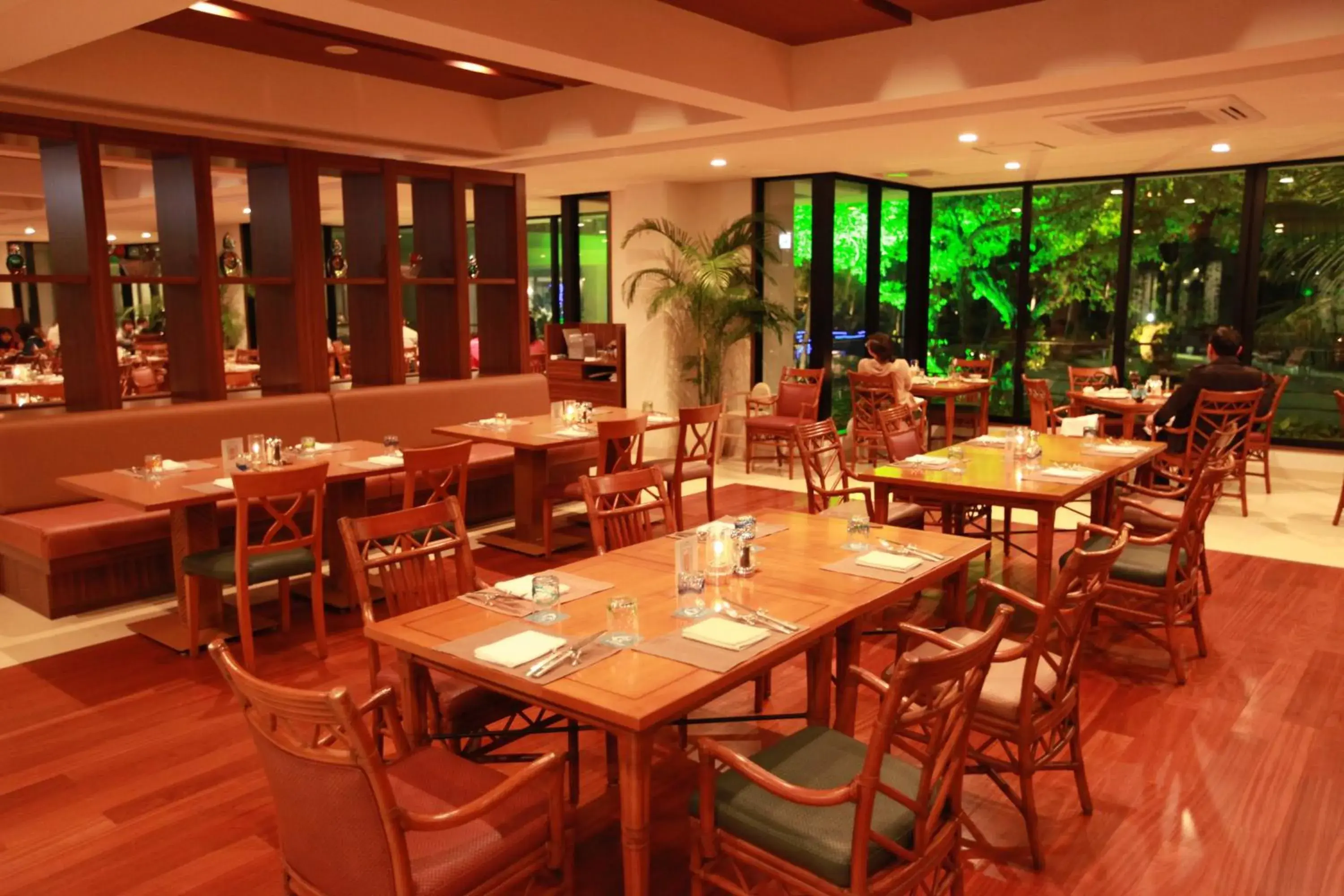 Restaurant/places to eat in Palace In Moon Beach Restaurant/places to eat in Palace In Moon Beach