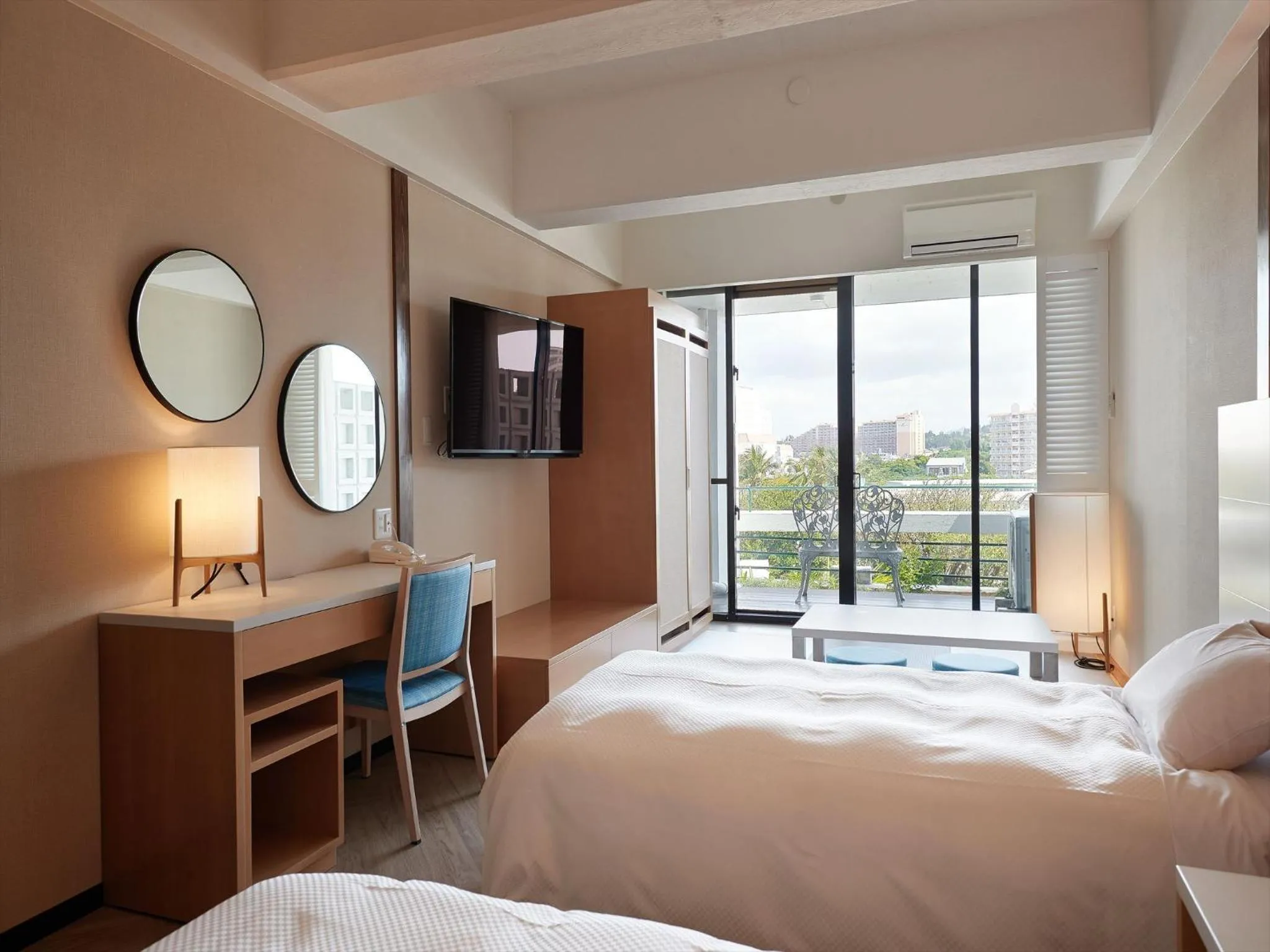 Photo of the whole room, Bed in Palace In Moon Beach