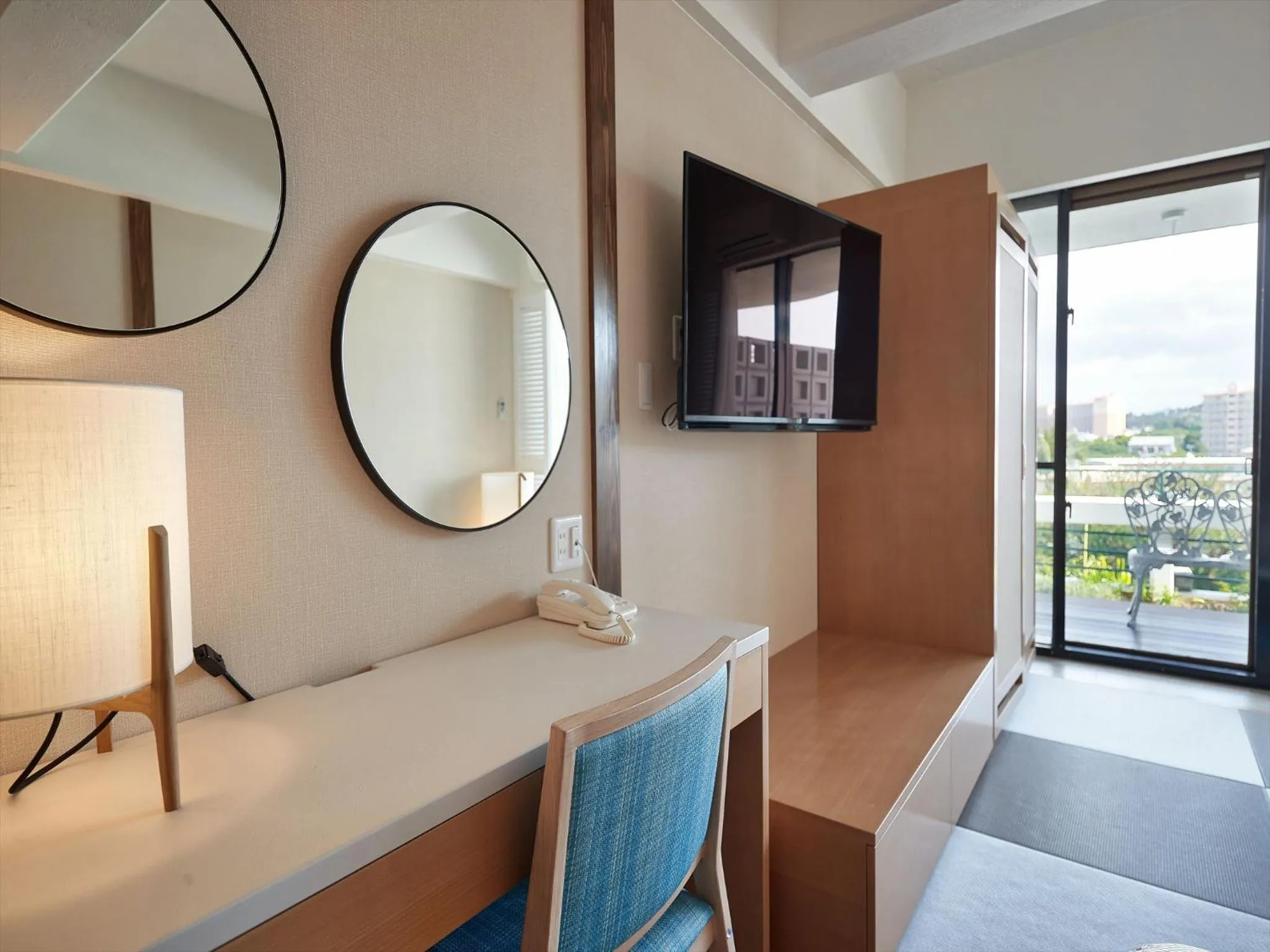 Photo of the whole room, Bed in Palace In Moon Beach