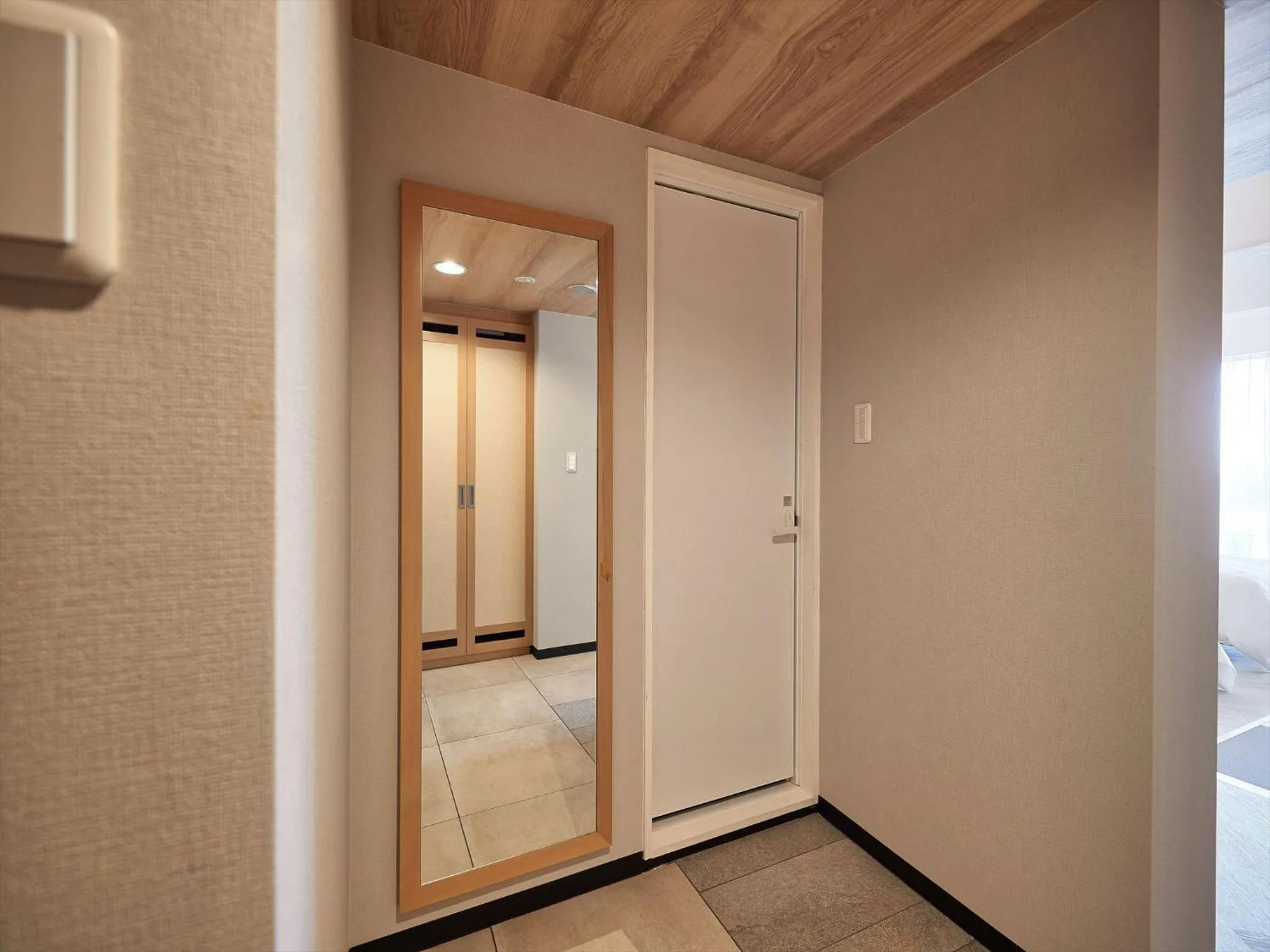 Photo of the whole room in Palace In Moon Beach