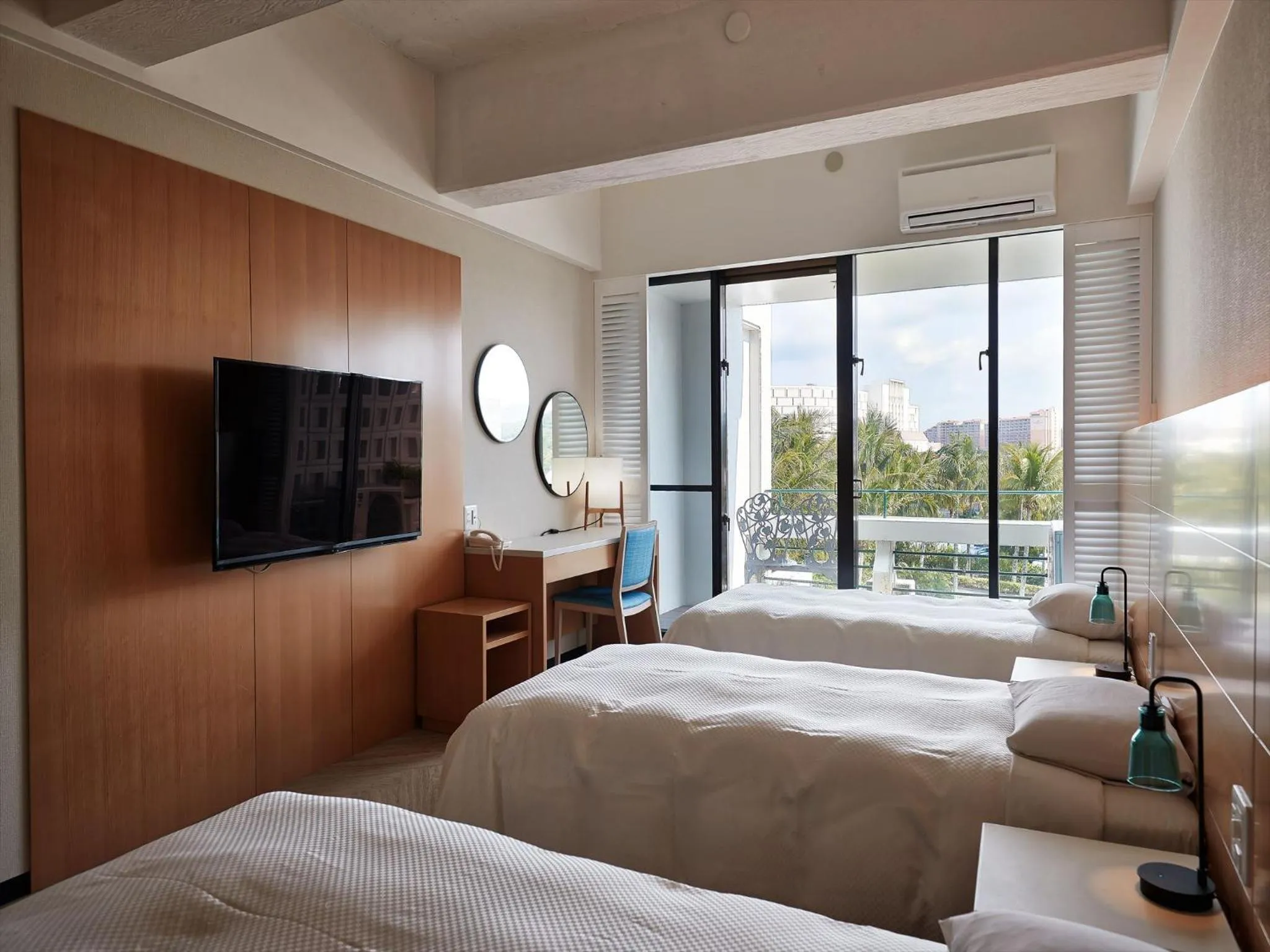 Photo of the whole room, Bed in Palace In Moon Beach