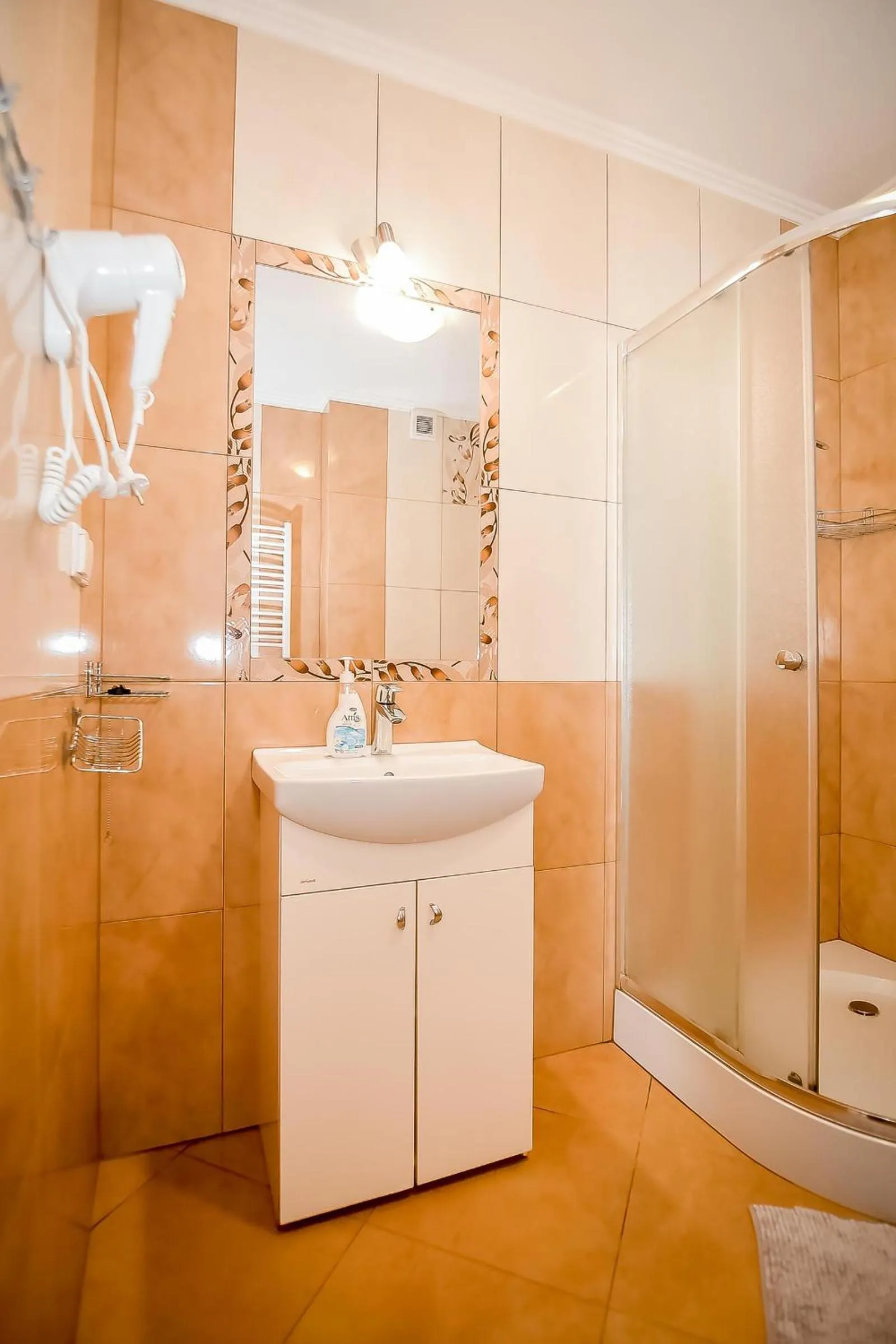 Shower in Zajazd Teremulka