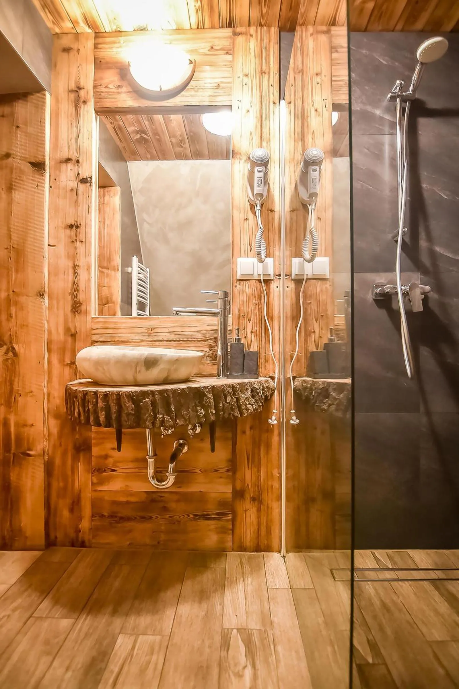 Shower in Zajazd Teremulka