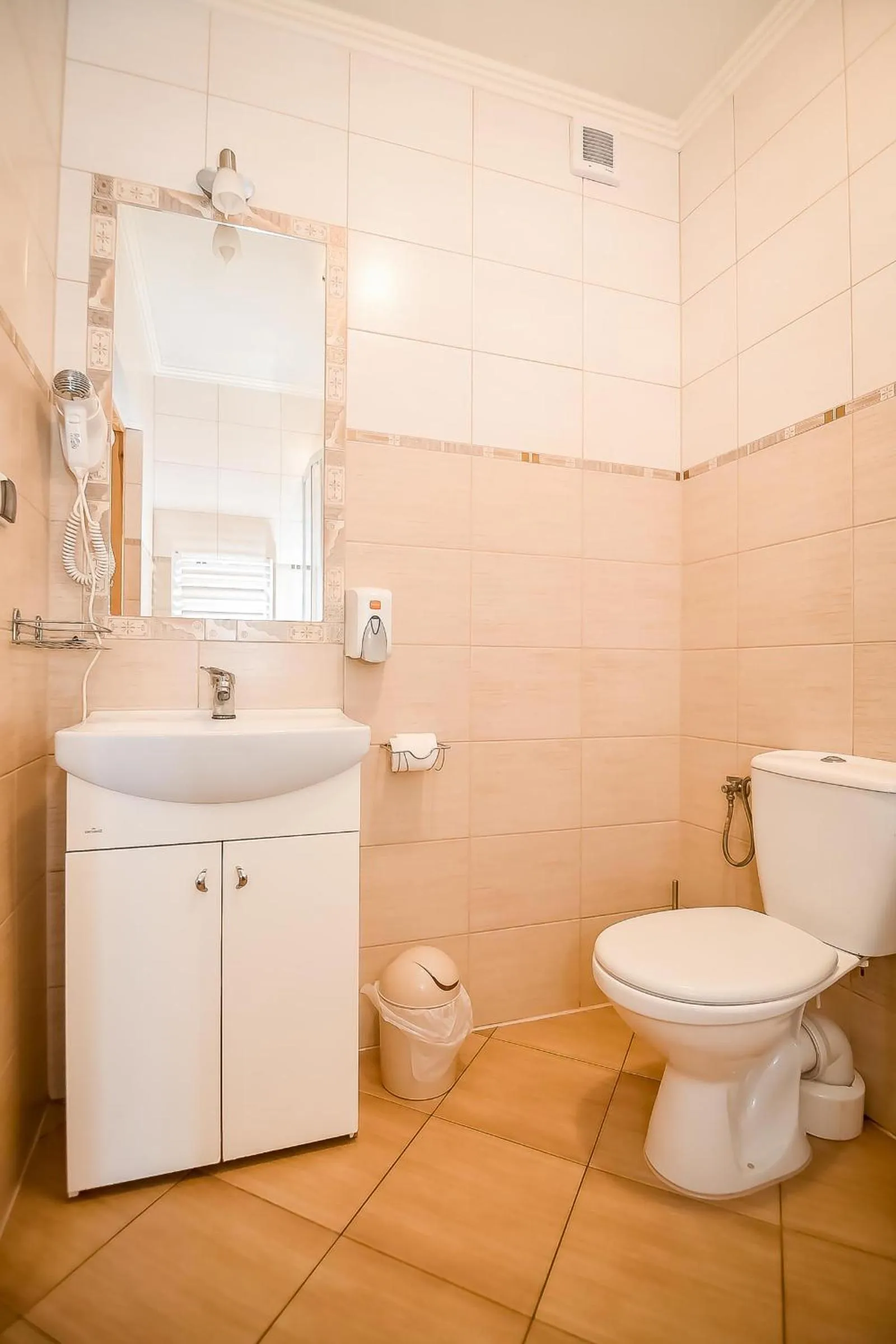 Shower in Zajazd Teremulka