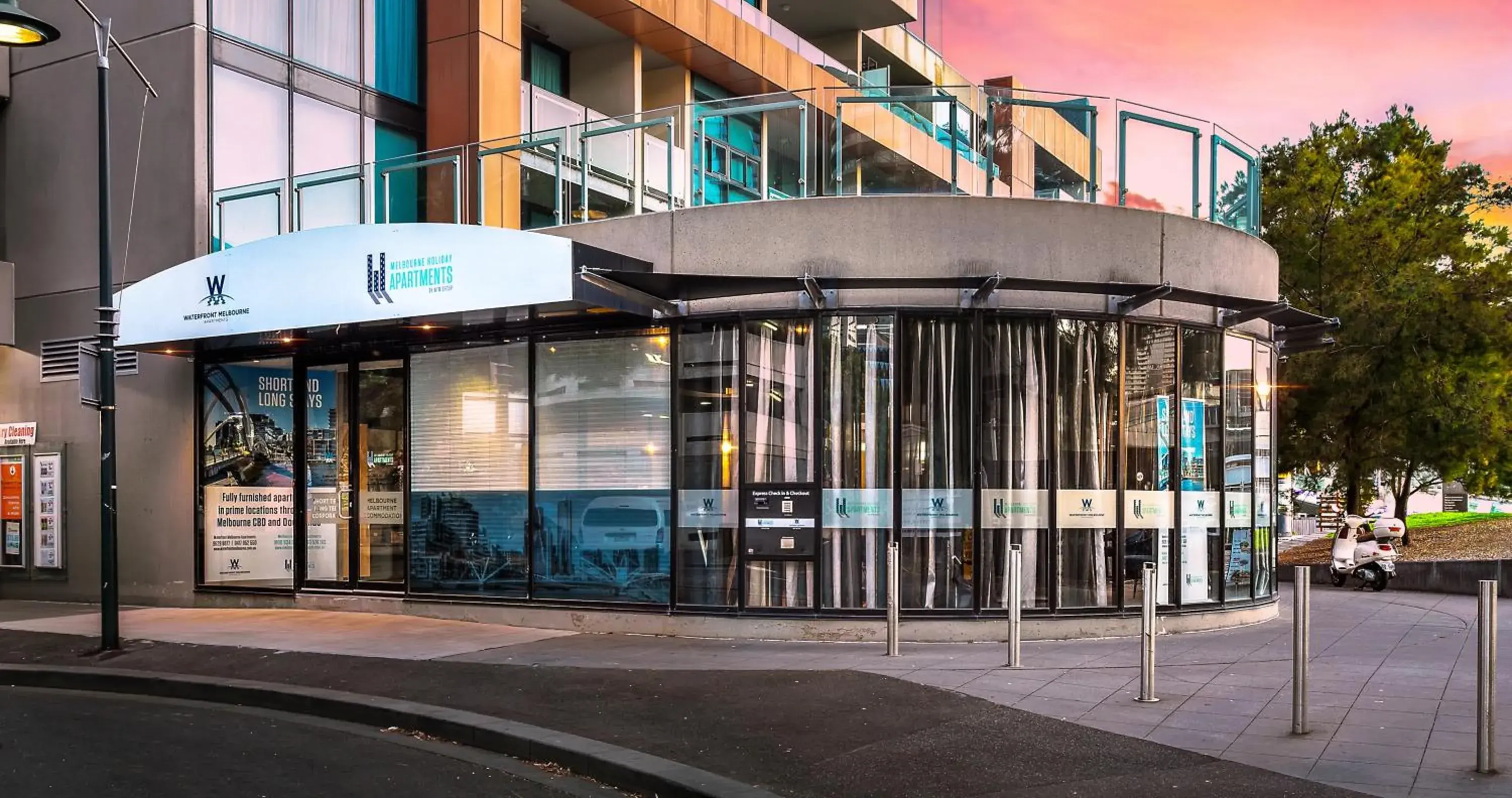 Property building in Waterfront Melbourne Apartments Property building in Waterfront Melbourne Apartments