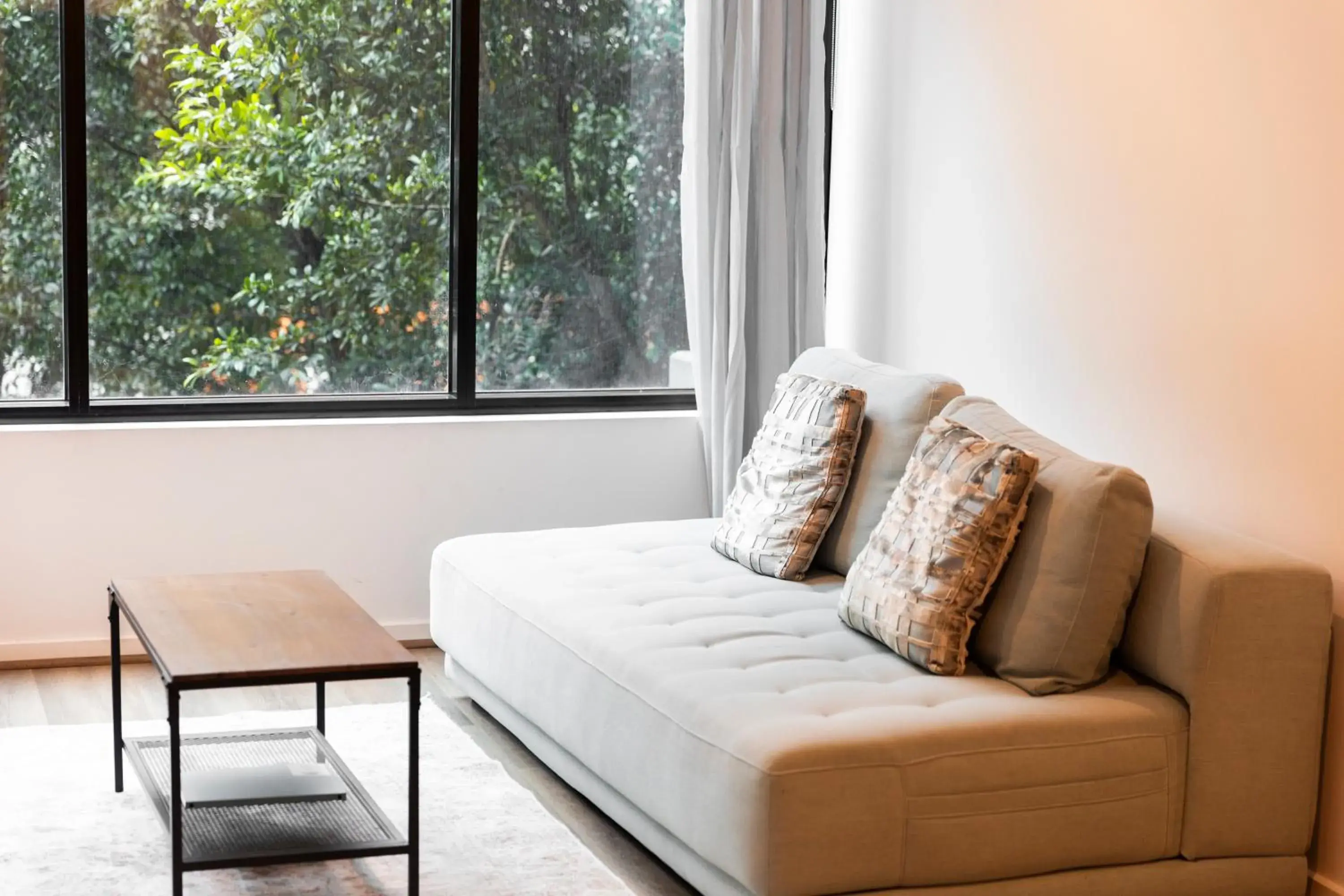 Living room in Waterfront Melbourne Apartments Living room in Waterfront Melbourne Apartments