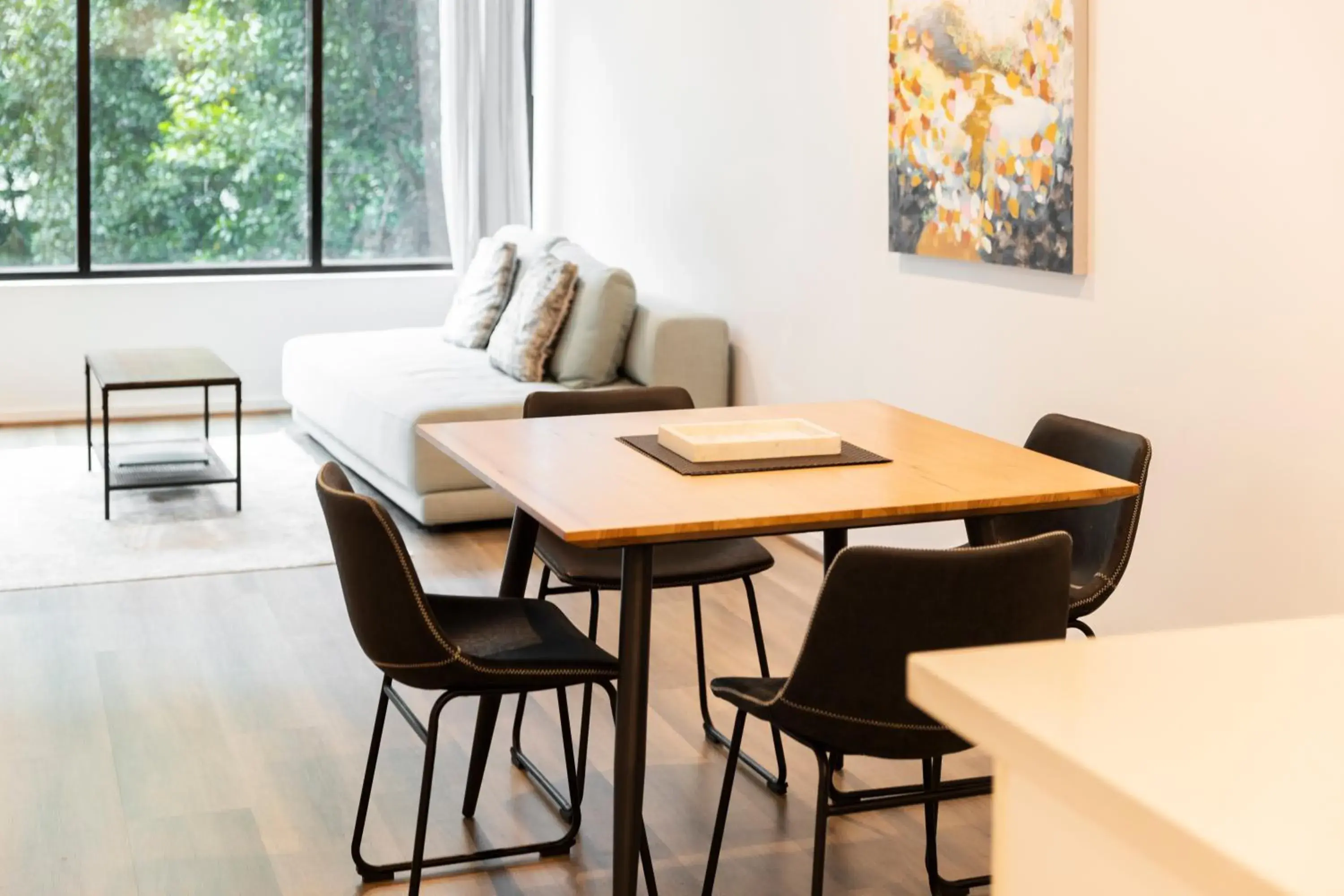 Living room in Waterfront Melbourne Apartments Living room in Waterfront Melbourne Apartments