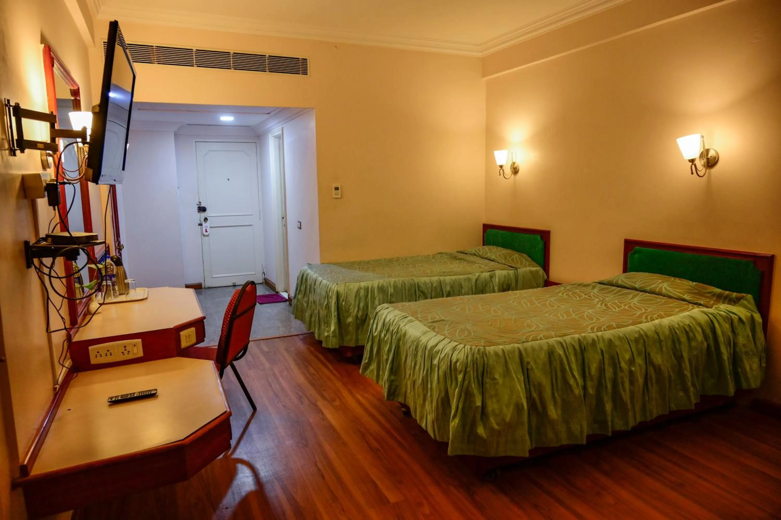 Photo of the whole room in Maya's Kings Kourt