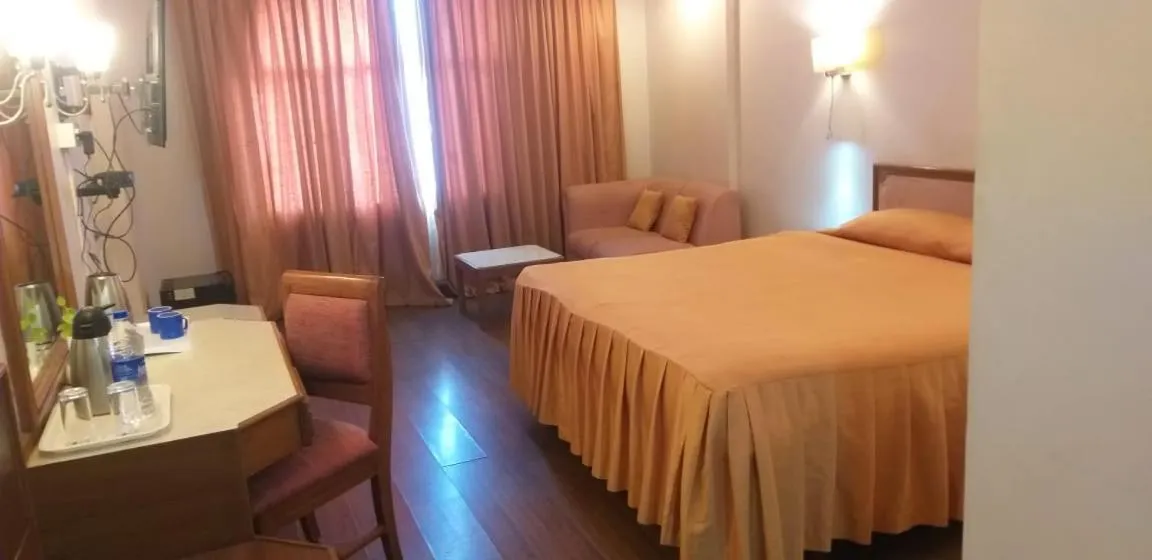 Bed in Maya's Kings Kourt