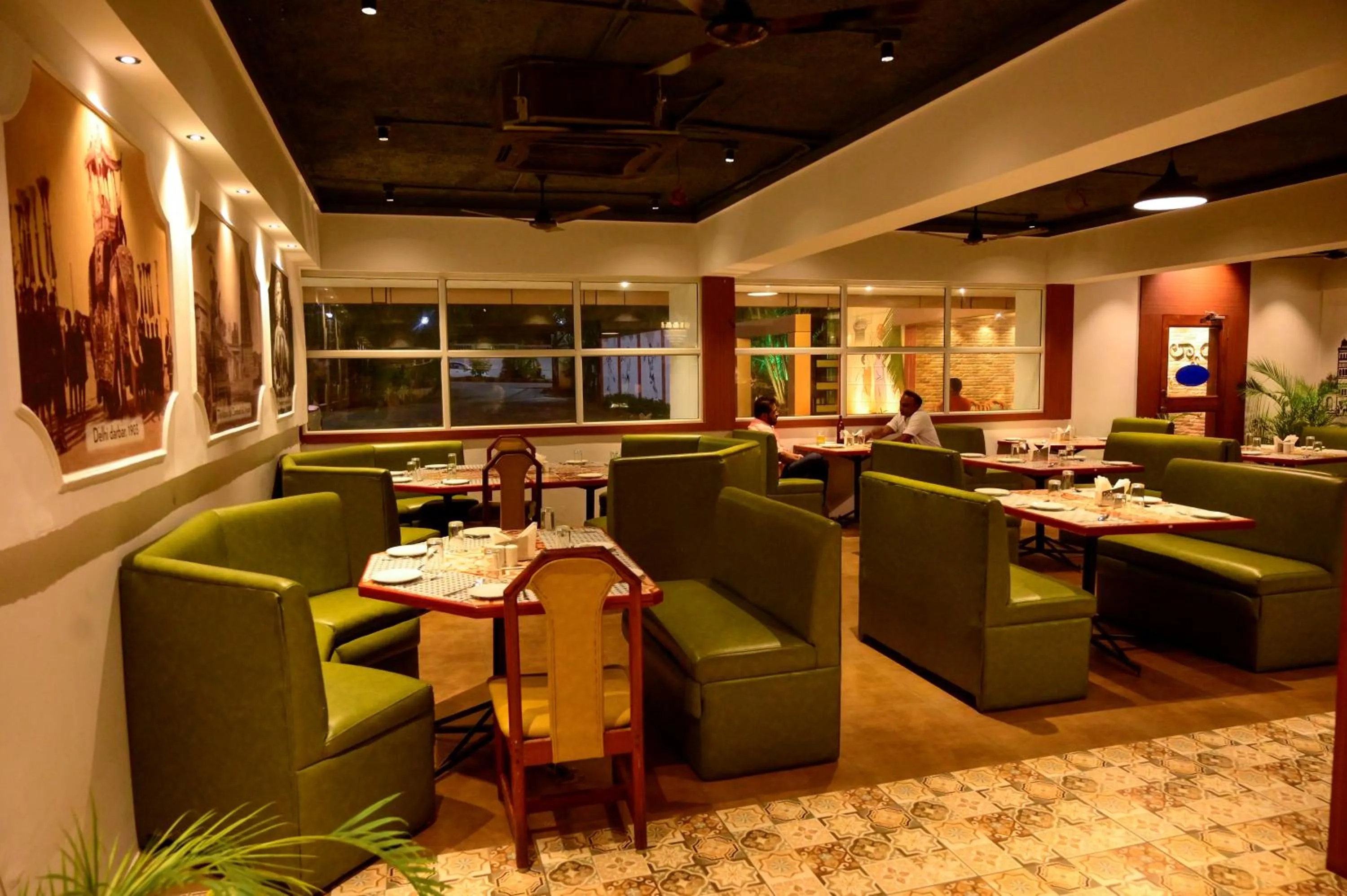 Restaurant/places to eat in Maya's Kings Kourt