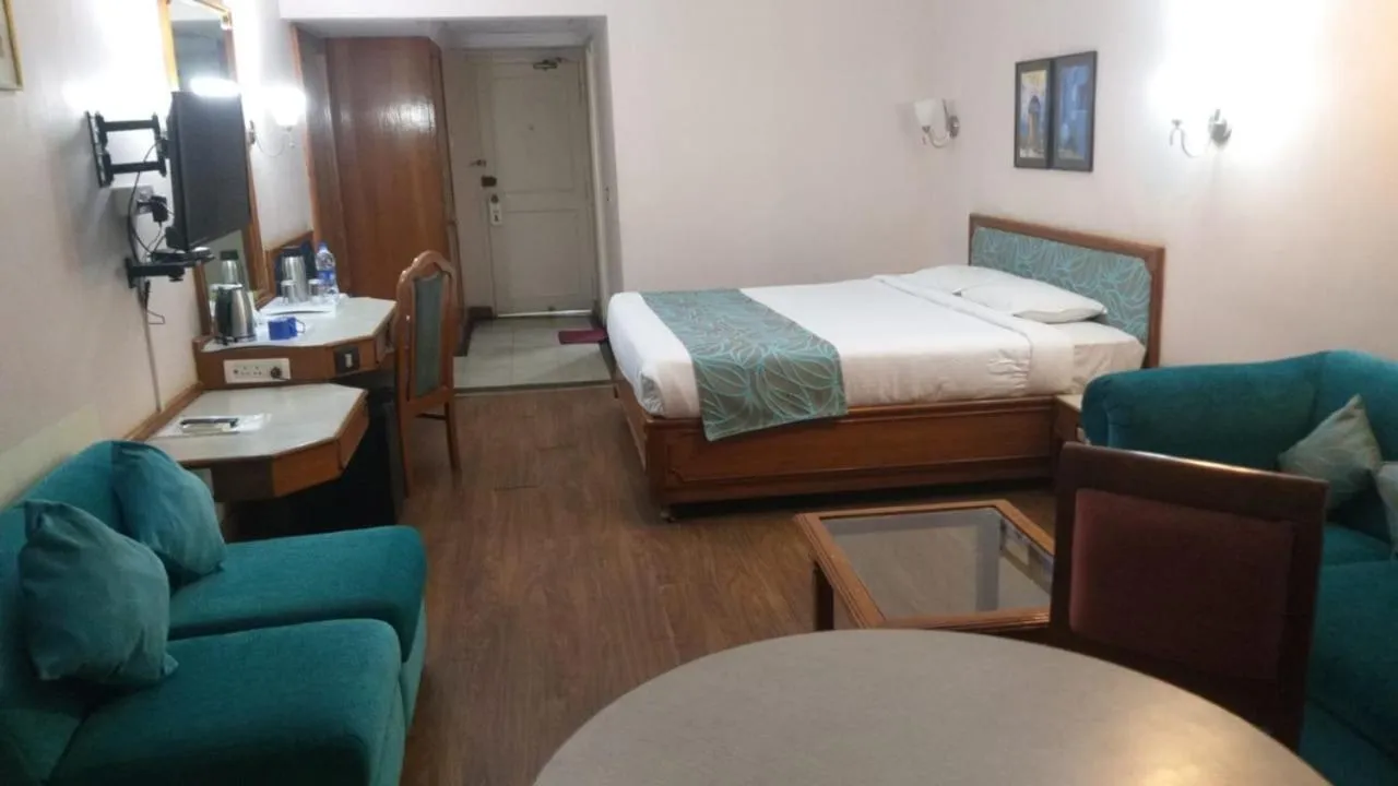 Photo of the whole room in Maya's Kings Kourt