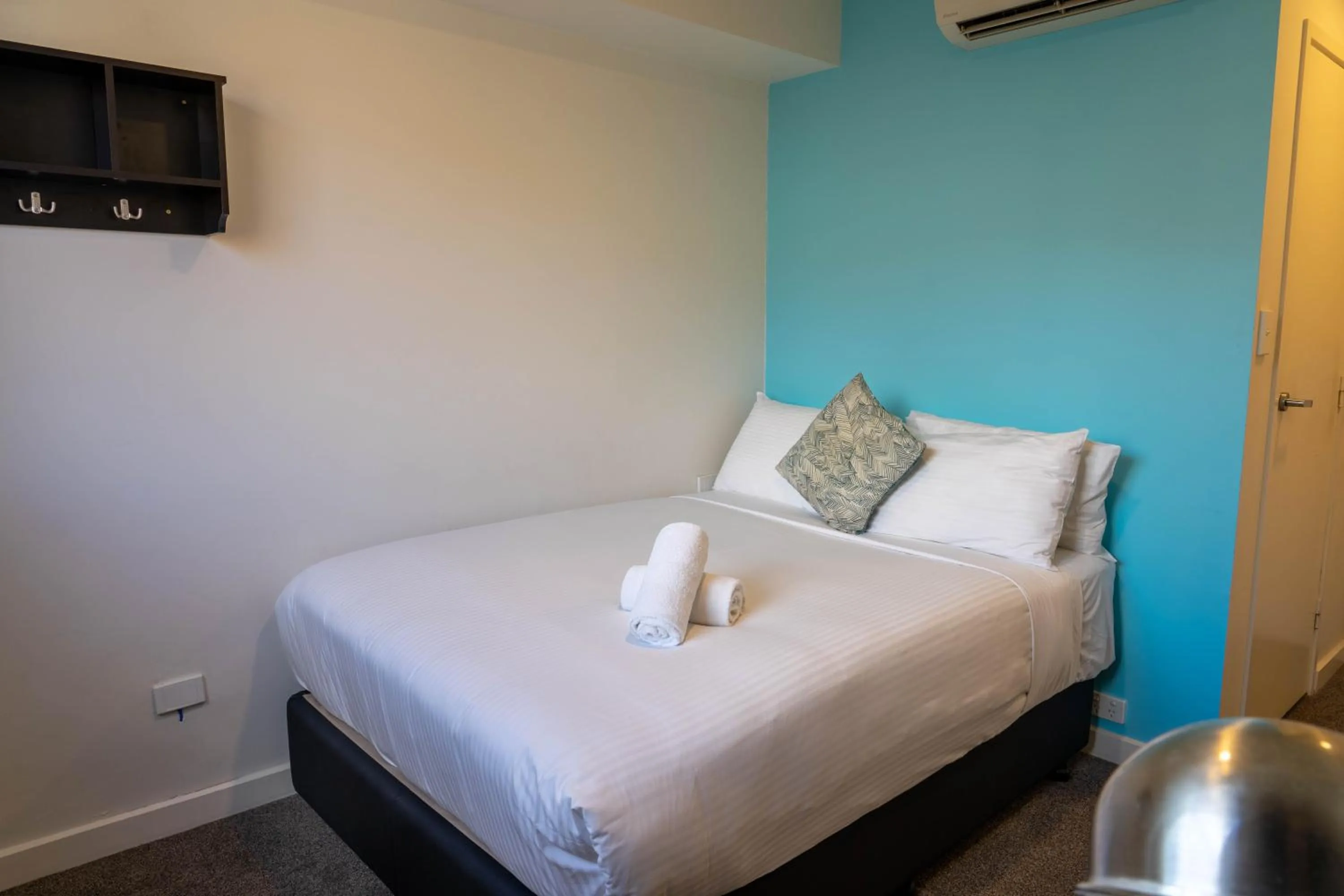 Bed in Cosmopolitan Hotel and Apartments