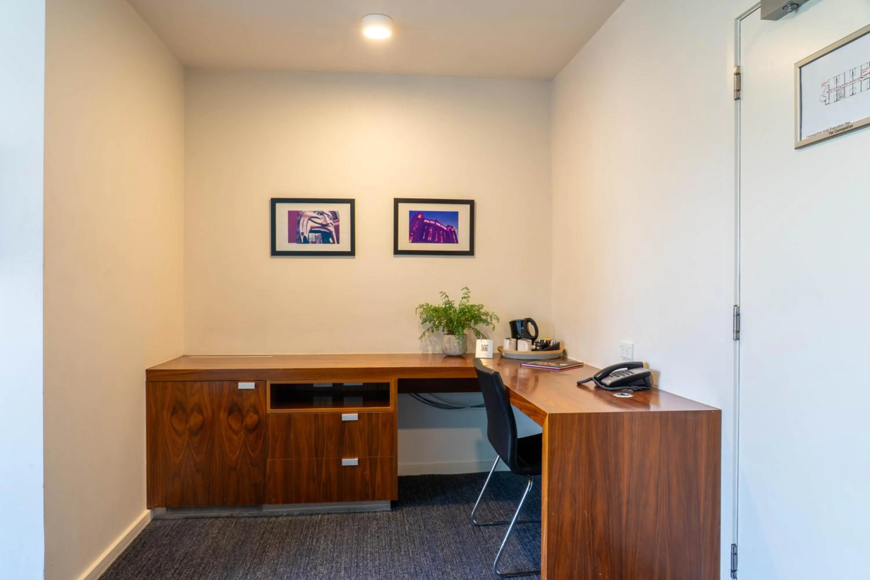 Coffee/tea facilities in Cosmopolitan Hotel and Apartments