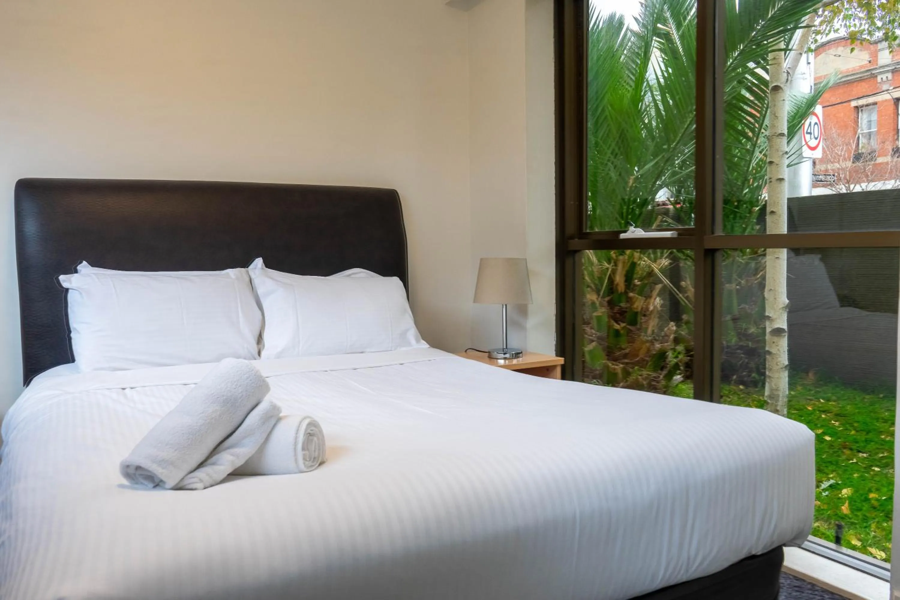 Bedroom, Bed in Cosmopolitan Hotel and Apartments