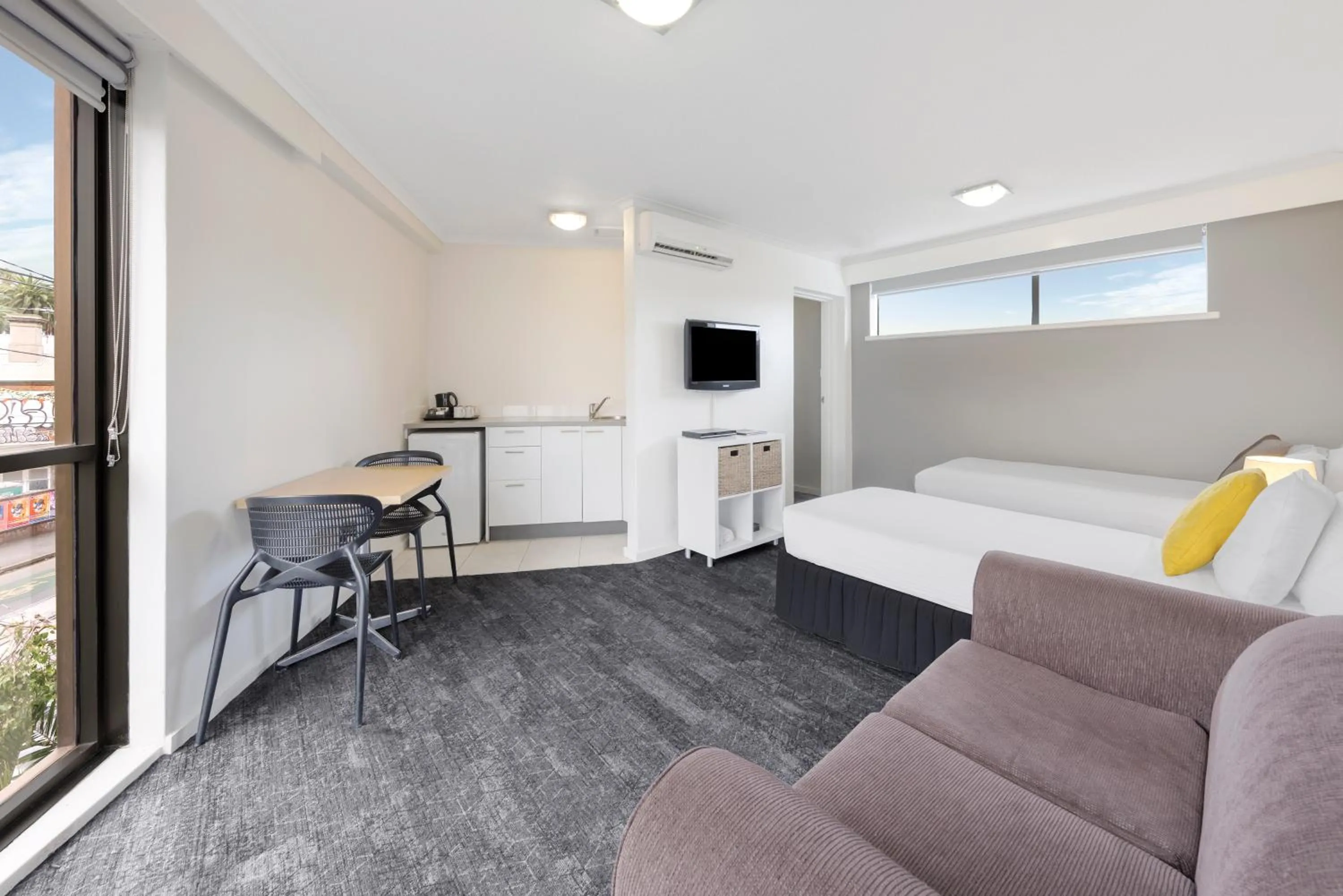 Coffee/tea facilities, Bed in Cosmopolitan Hotel and Apartments