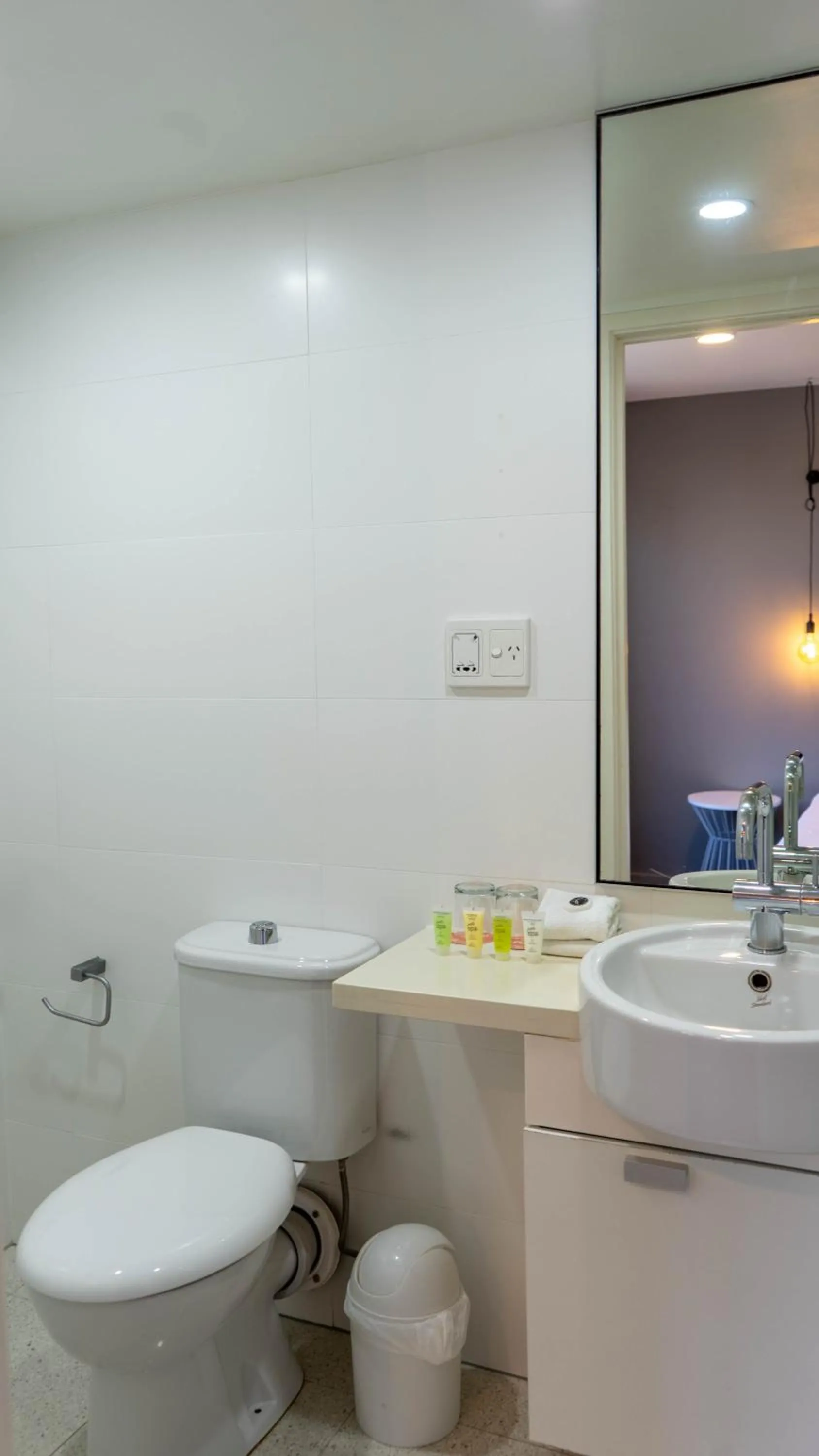 Bathroom in Cosmopolitan Hotel and Apartments