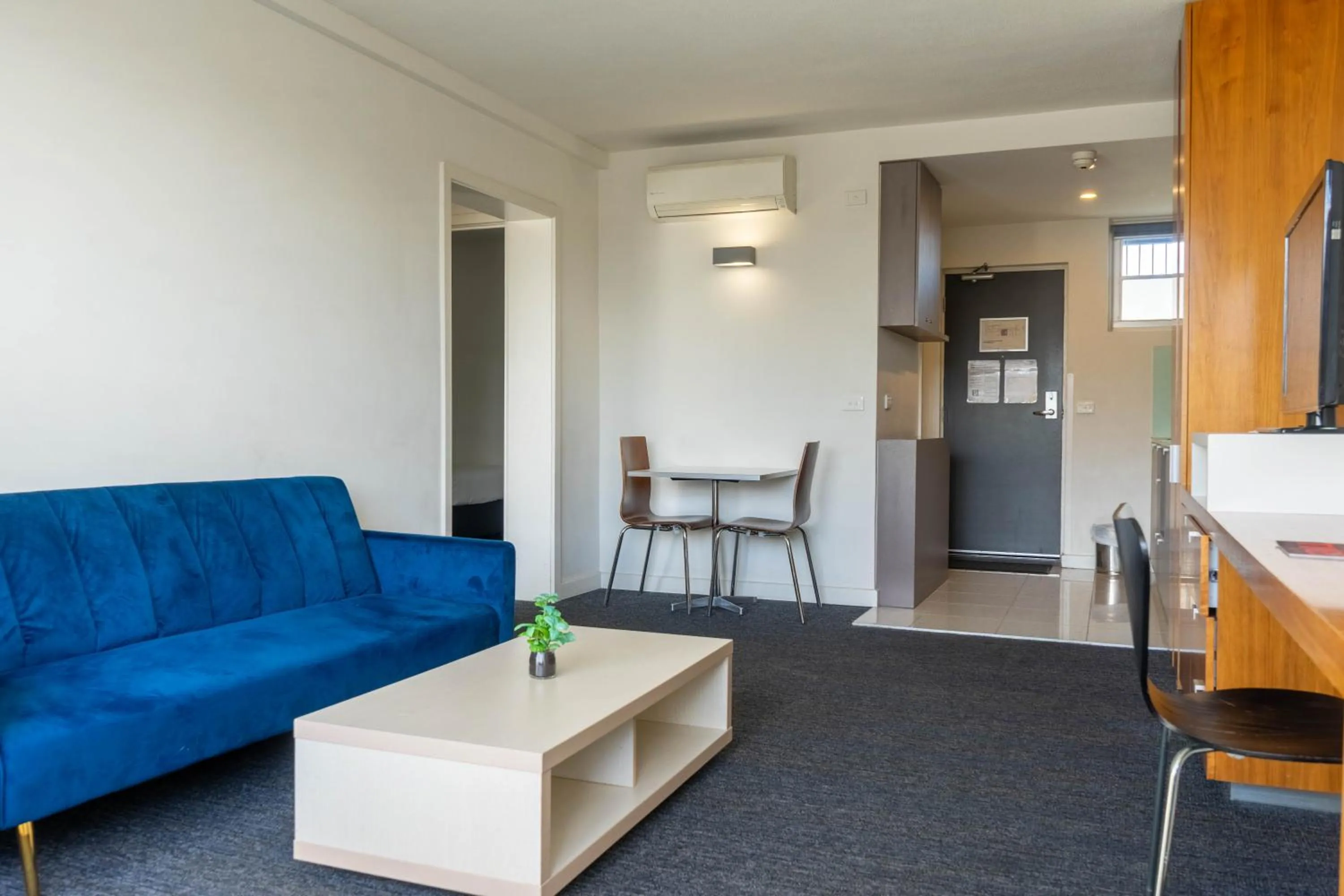 Kitchen or kitchenette in Cosmopolitan Hotel and Apartments