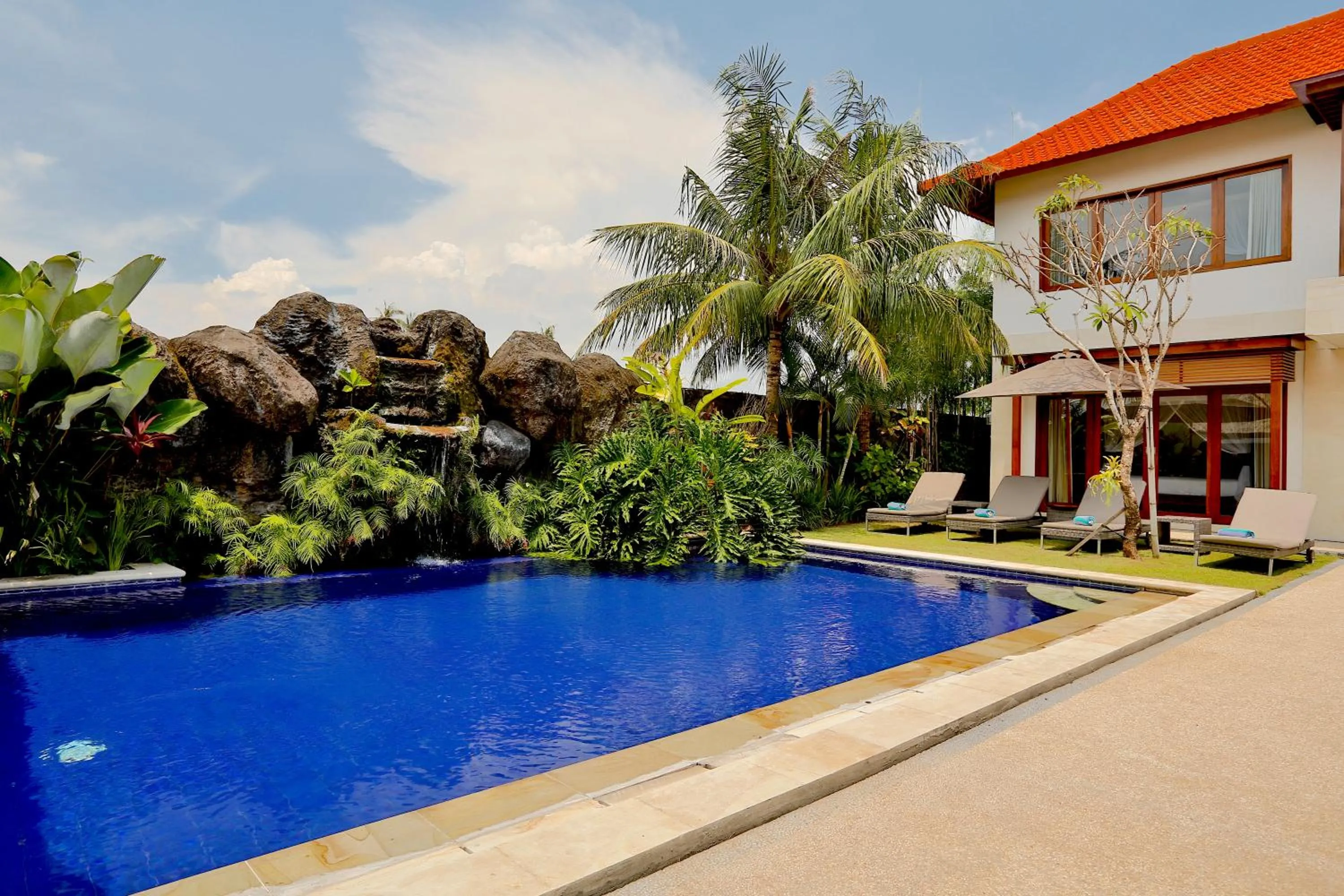 Swimming pool in Amore Villas
