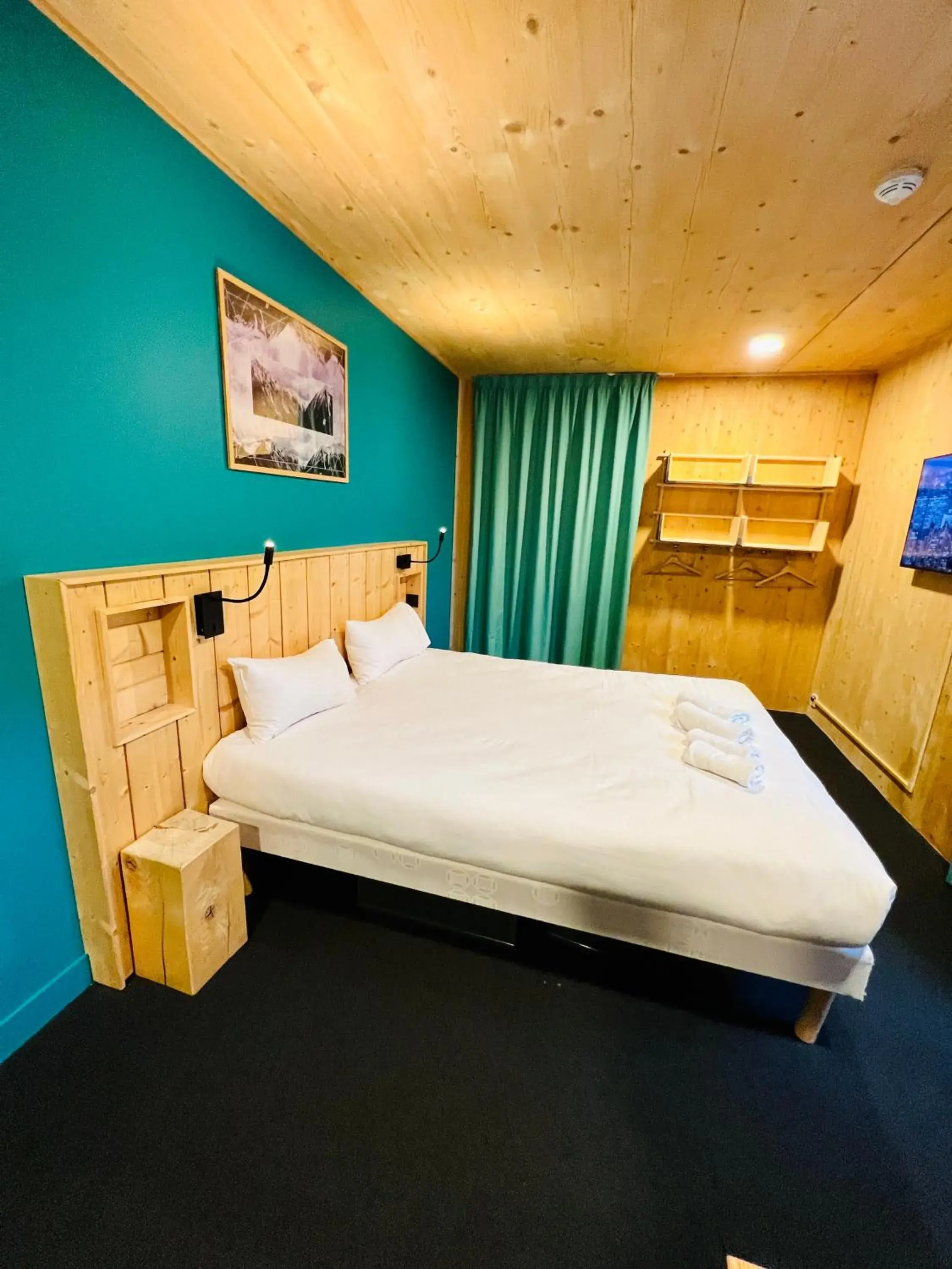 Bedroom, Bed in The People - Les 2 Alpes Bedroom, Bed in The People - Les 2 Alpes