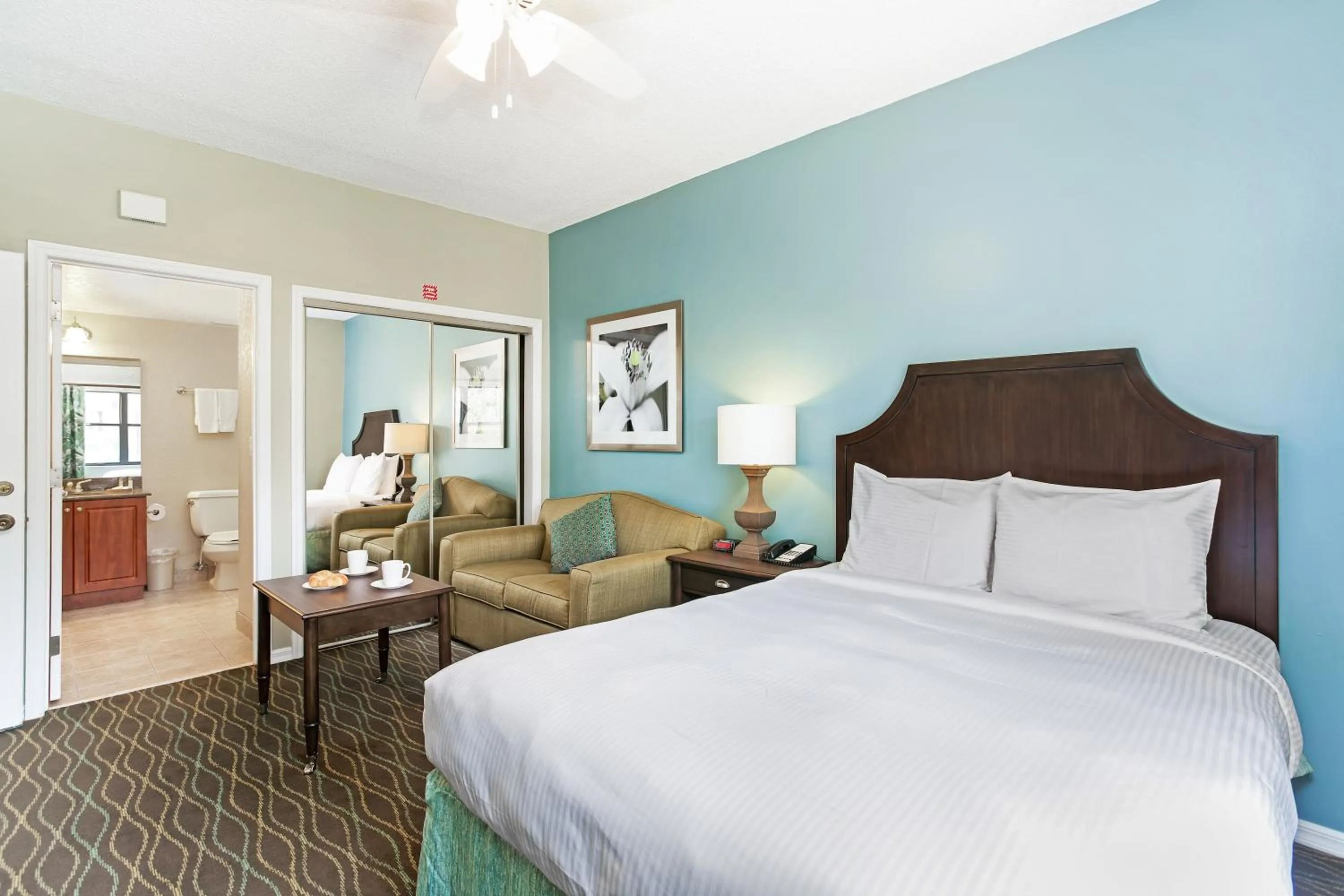 Bedroom, Bed in Alhambra Villas