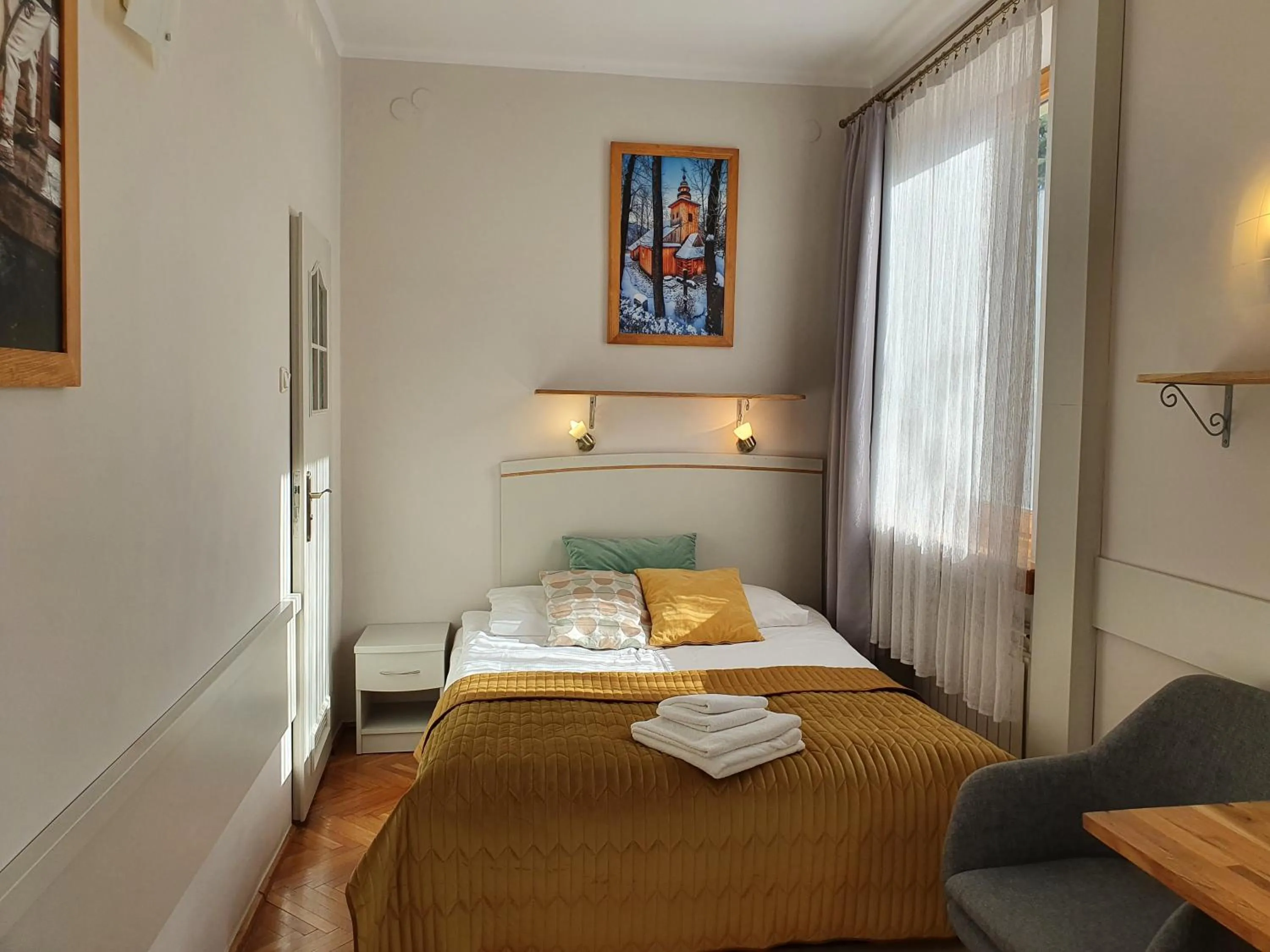 Photo of the whole room, Bed in Willa Iskra