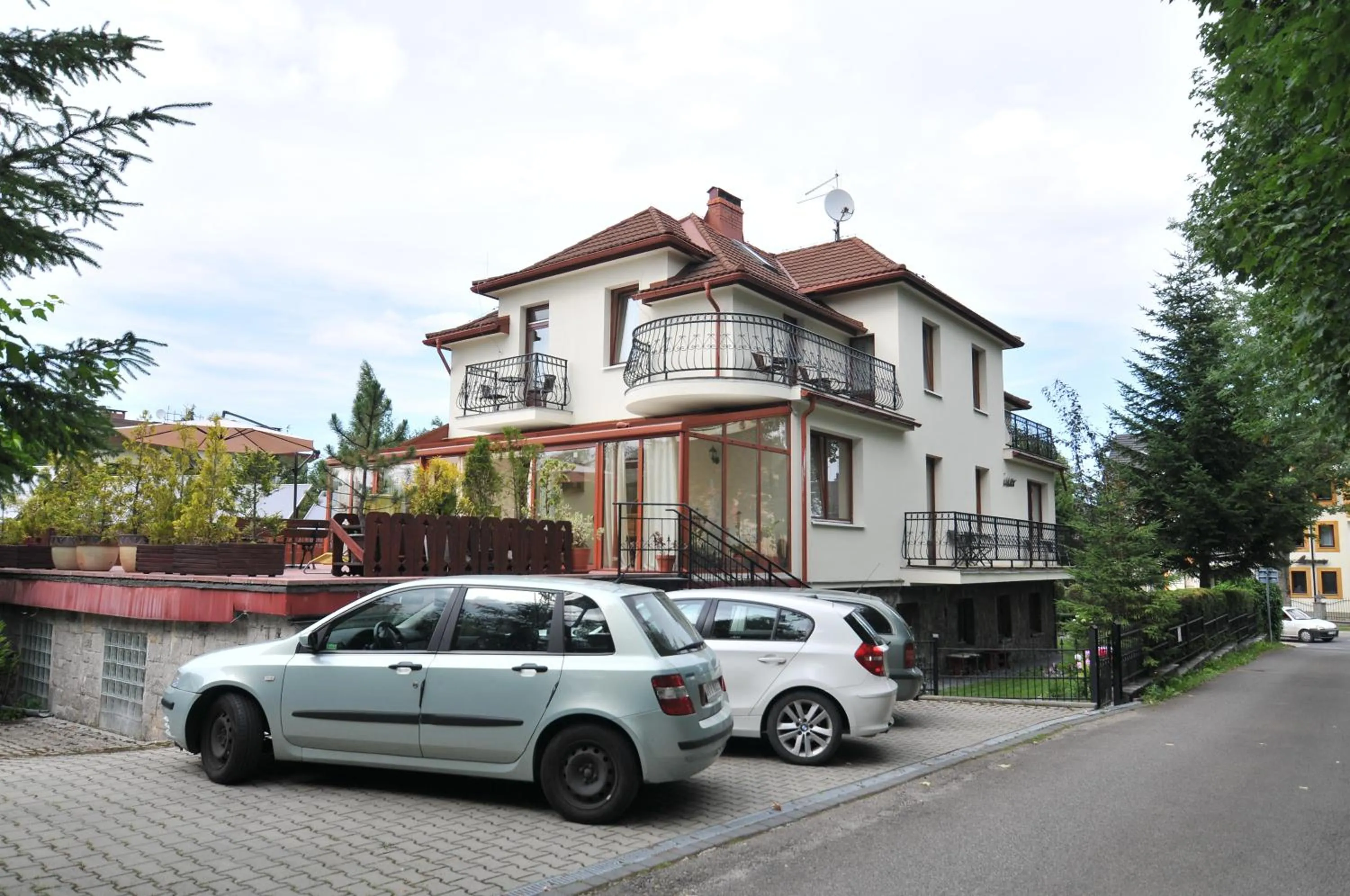 Property building in Willa Iskra