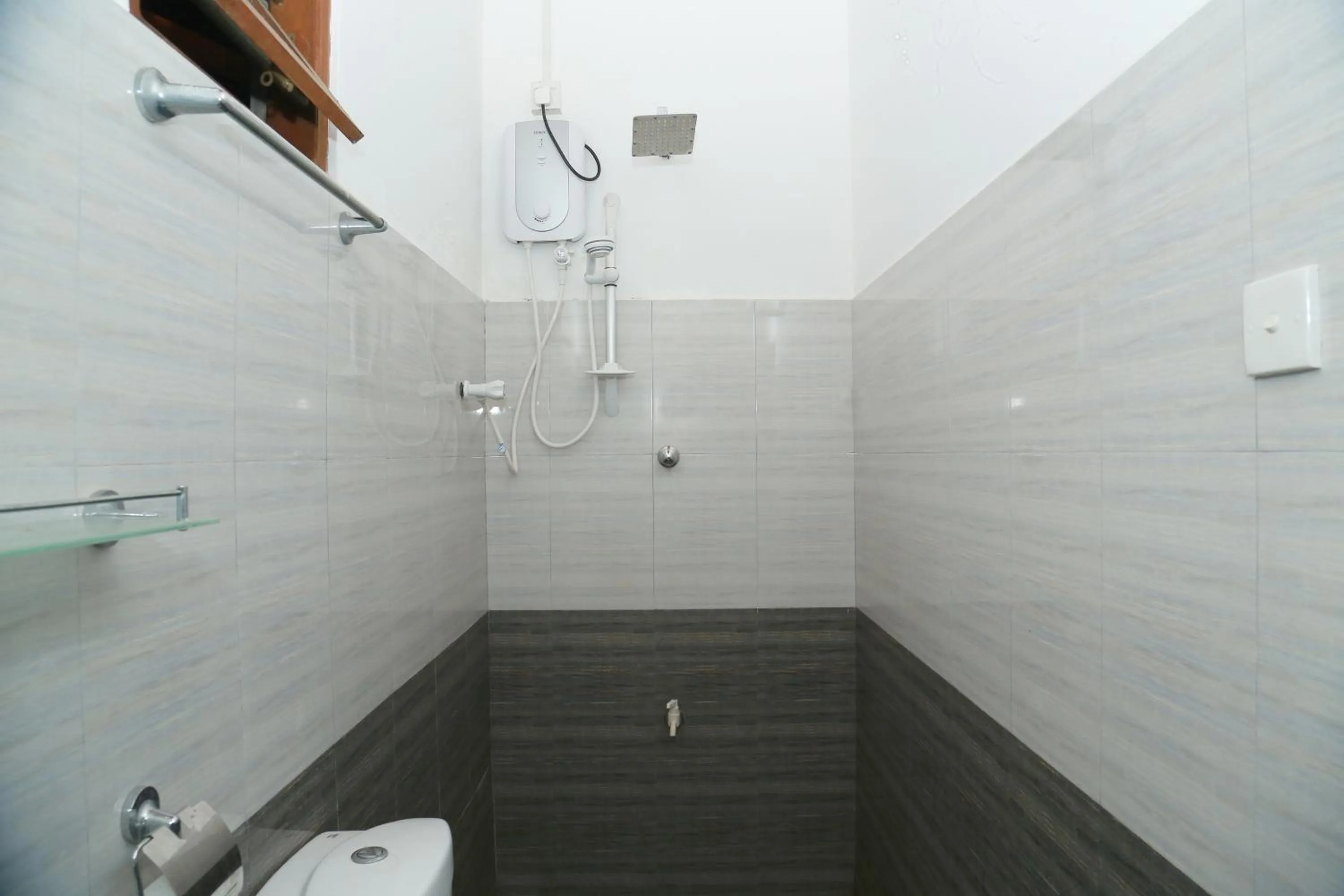 Shower in Omee Guest