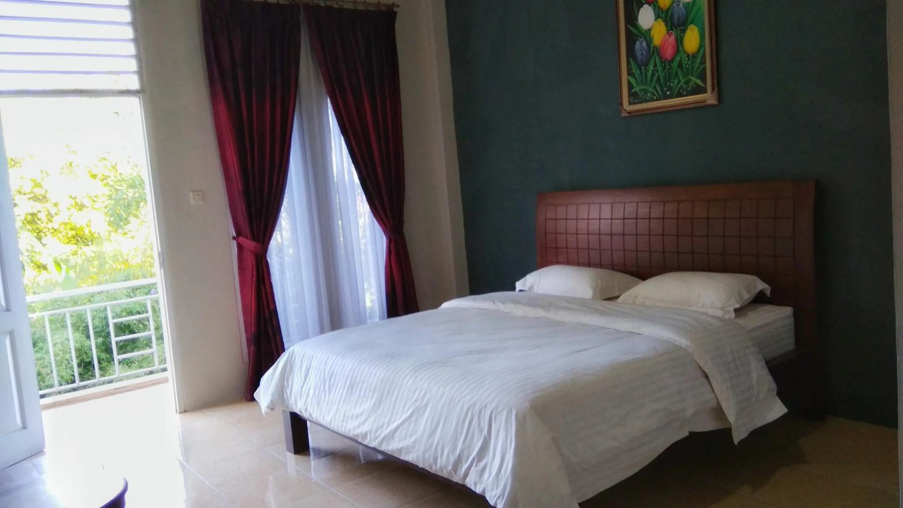 Bed in Tulip Inn Tomohon