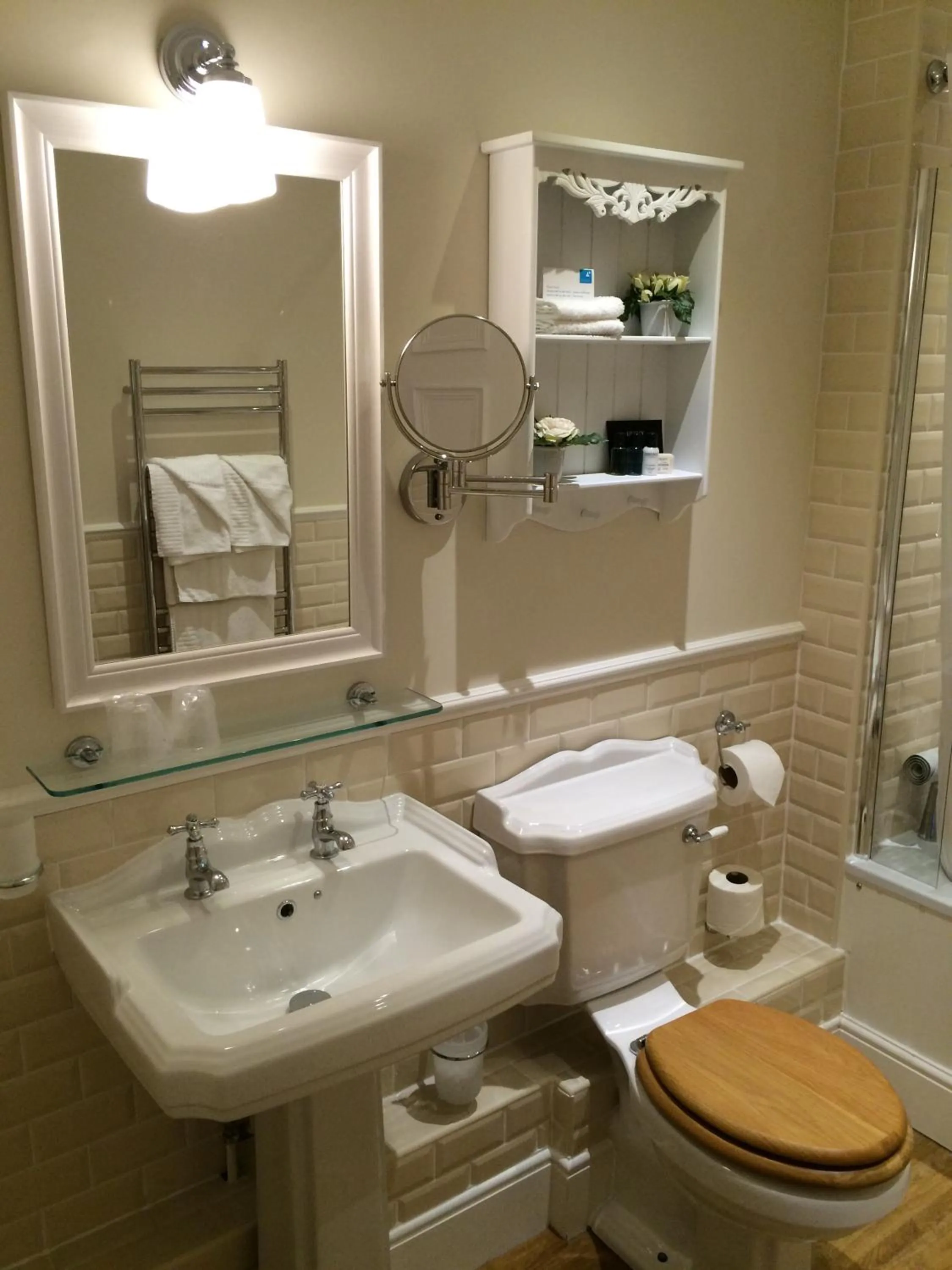 Bathroom in Trearddur Bay Hotel