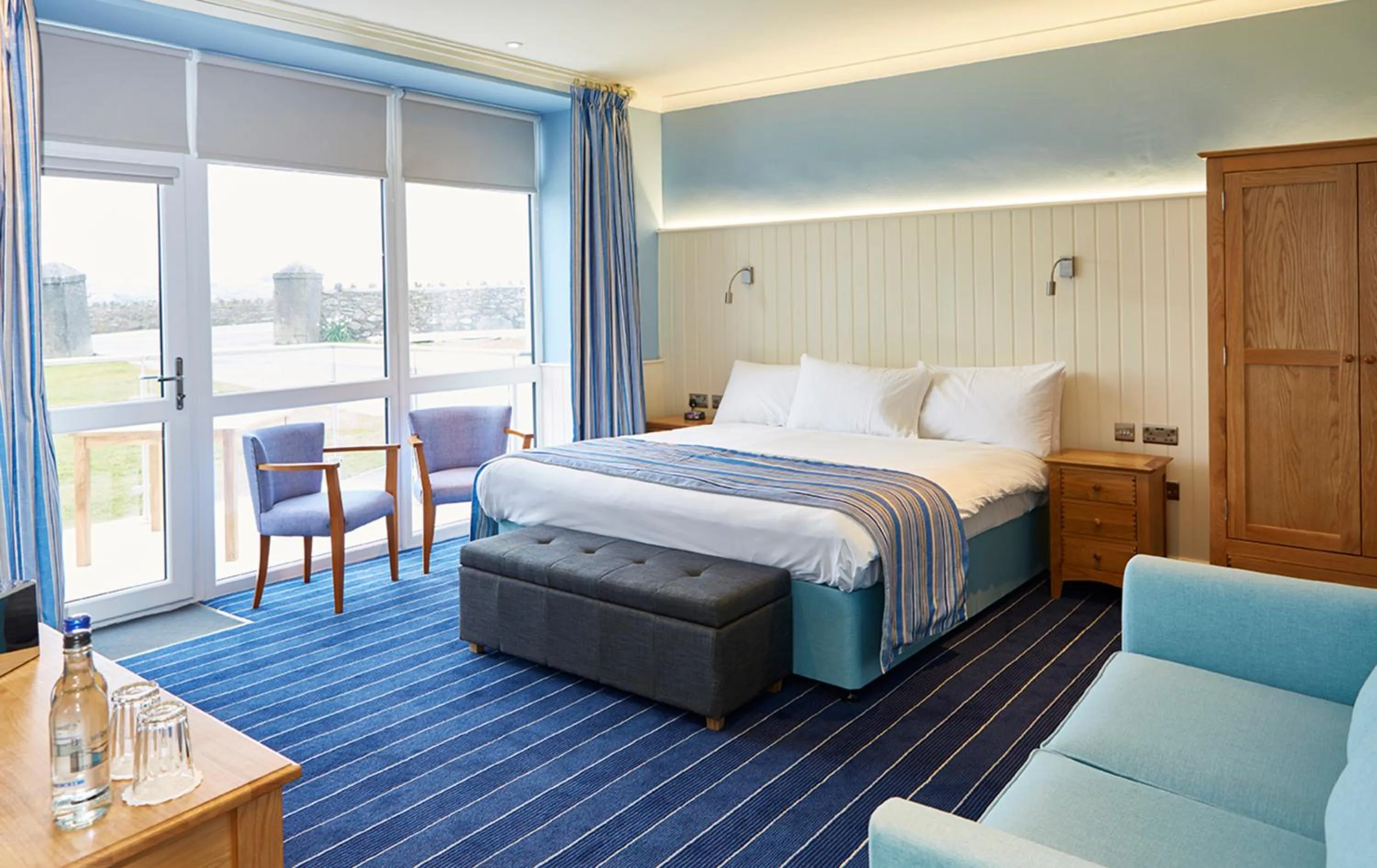 Bedroom, Bed in Trearddur Bay Hotel