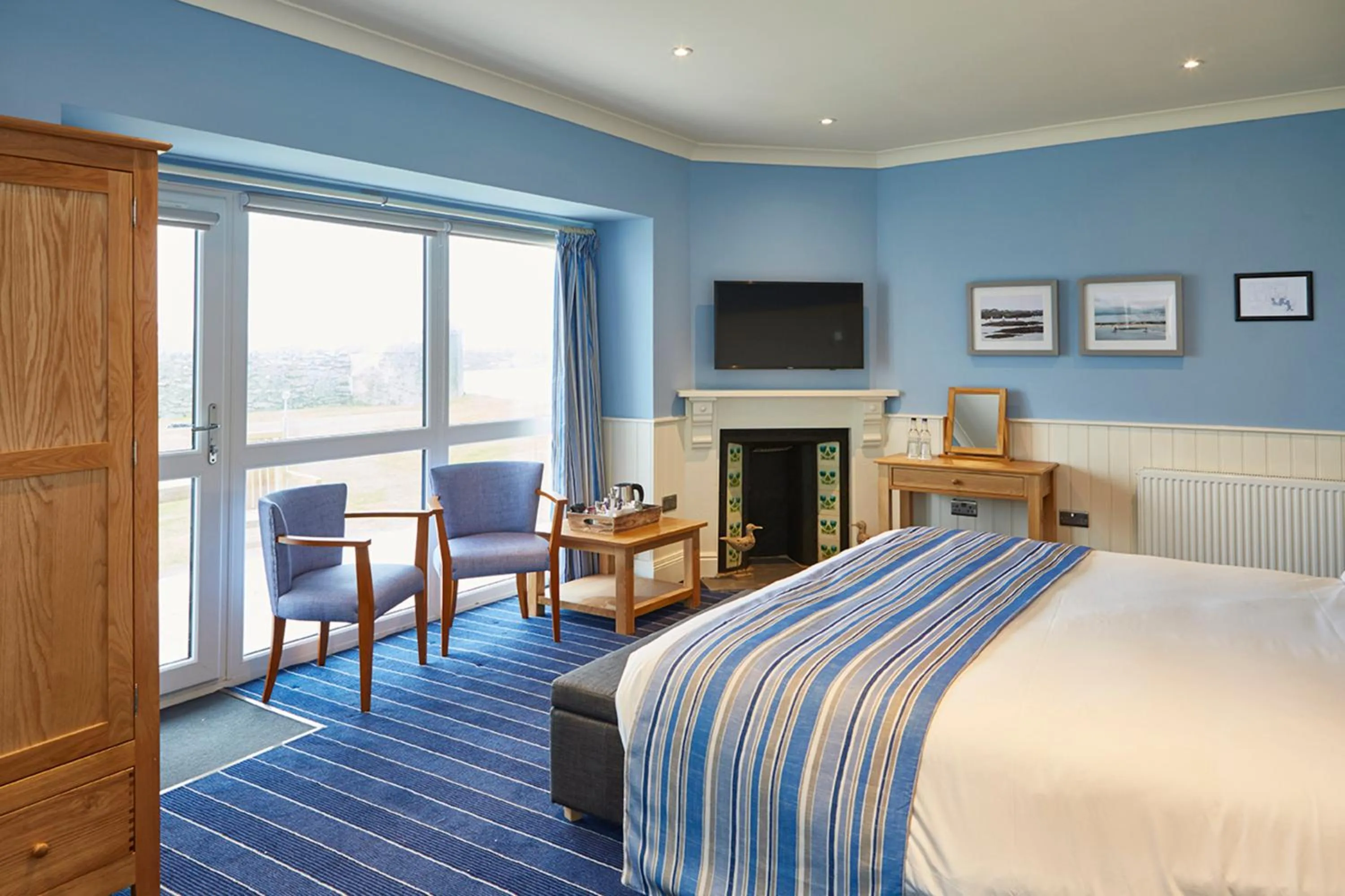 Bedroom, Bed in Trearddur Bay Hotel