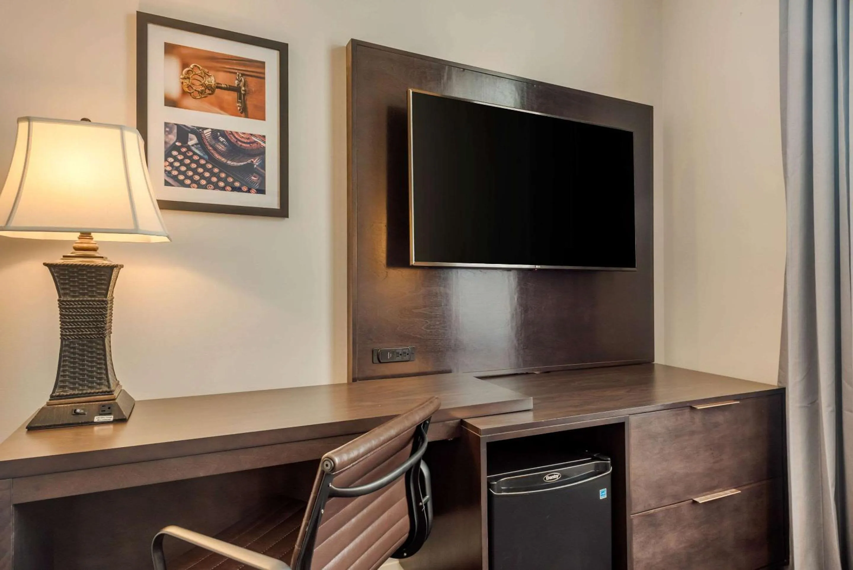 Bedroom in The Courthouse Hotel, an Ascend Collection Hotel