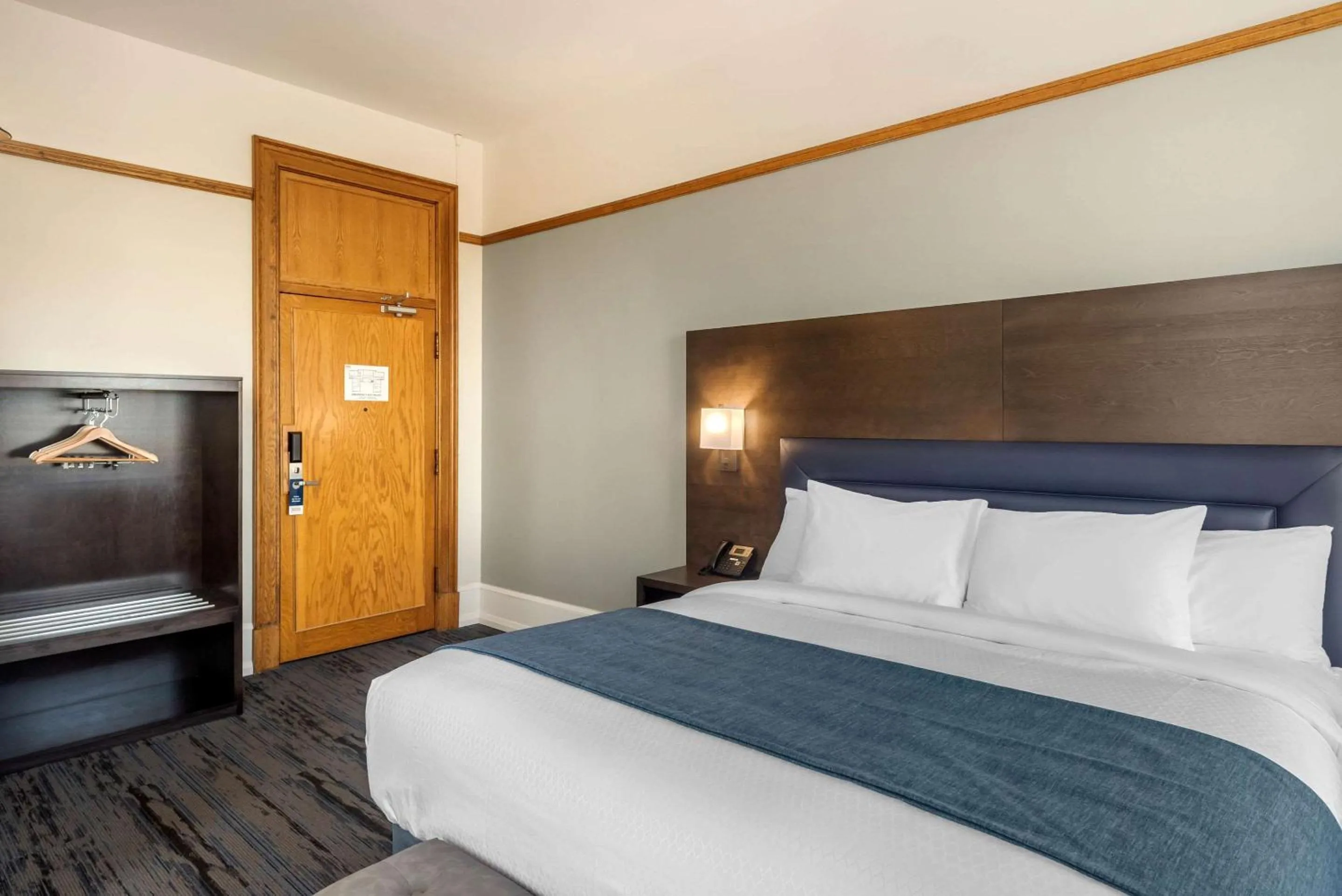 Bedroom, Bed in The Courthouse Hotel, an Ascend Collection Hotel