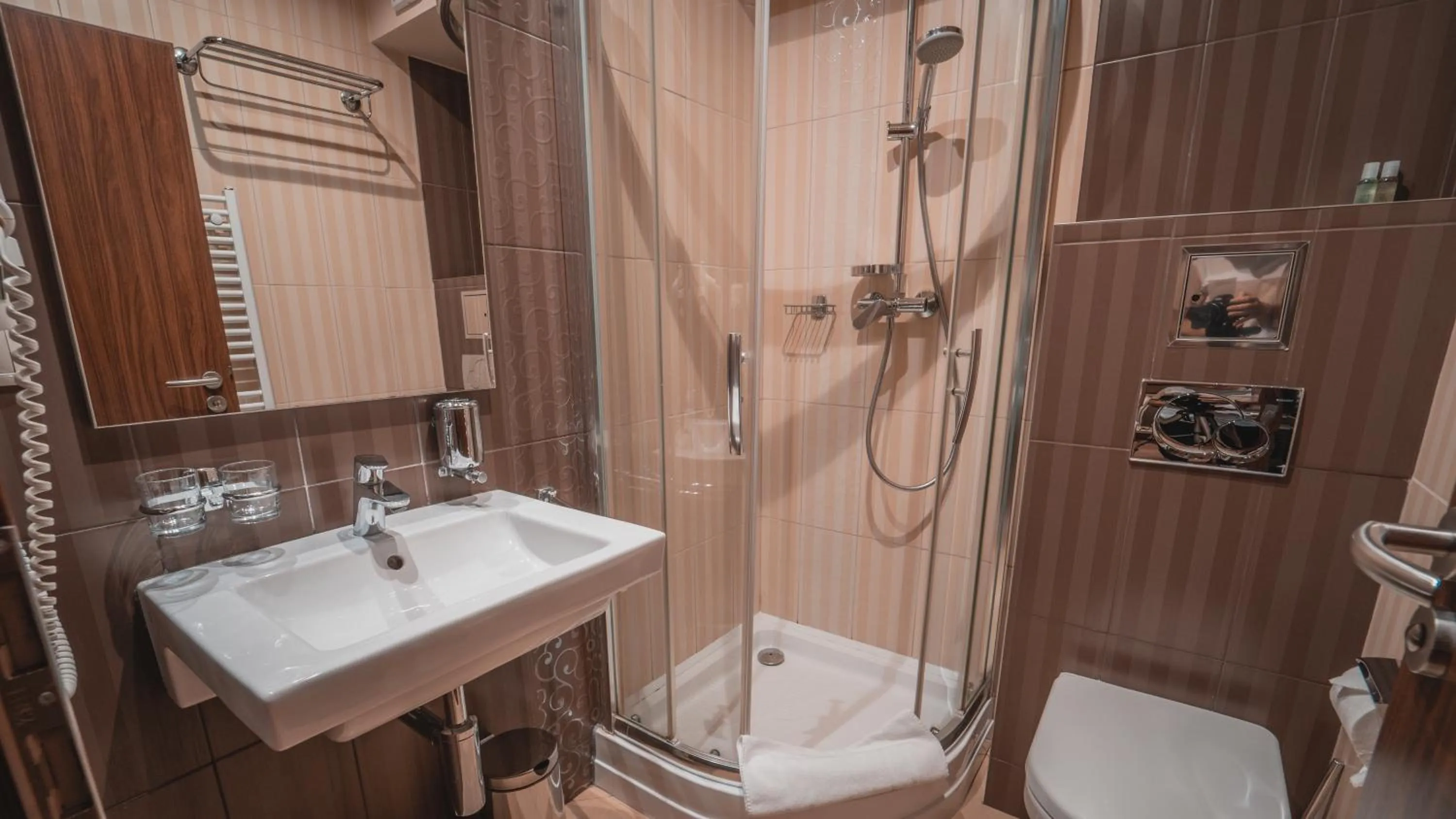 Shower in Dom zdravia - KÚPELE PIENINY