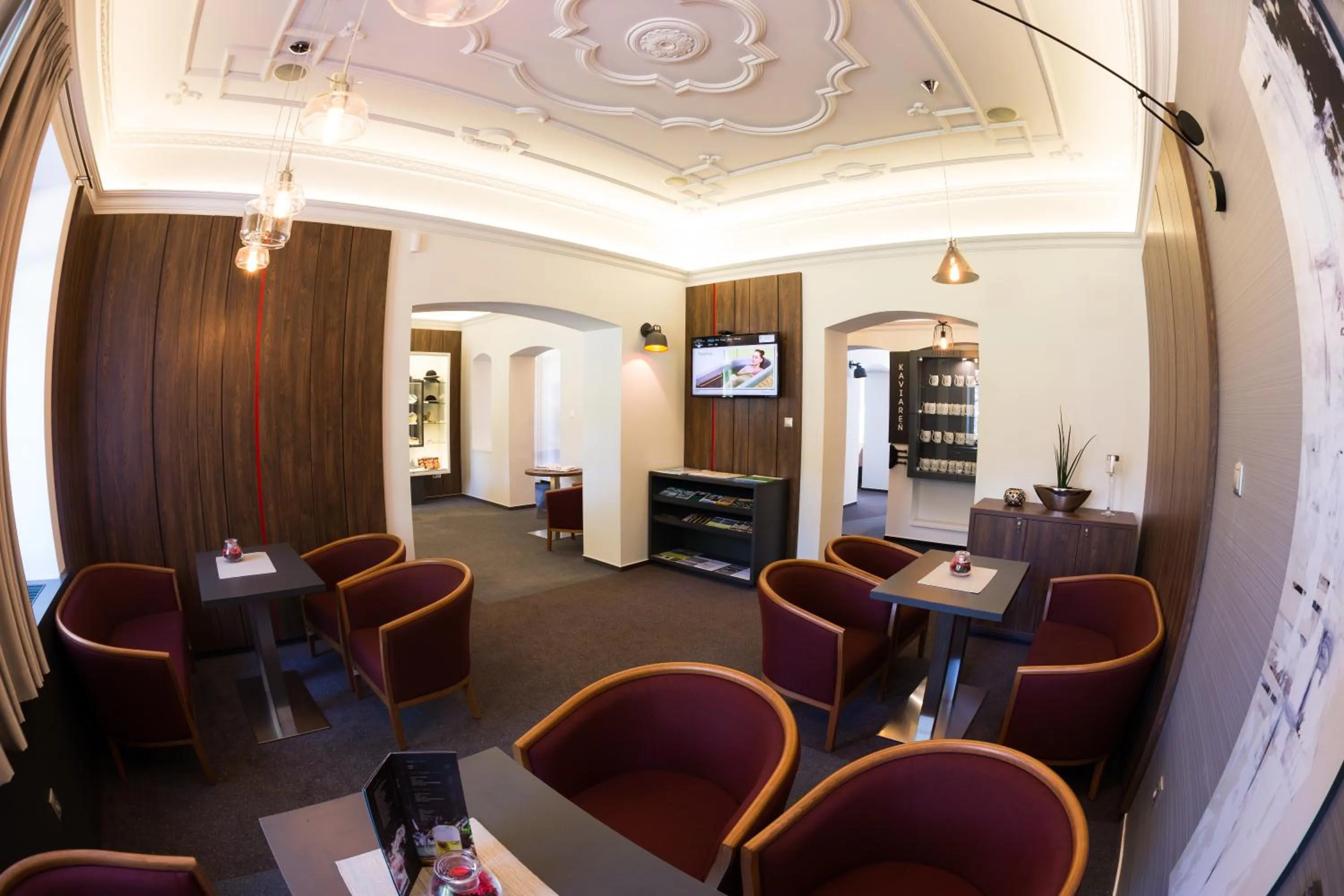 Seating area in Kúpeľné domčeky - KÚPELE ČERVENÝ KLÁŠTOR Smerdžonka