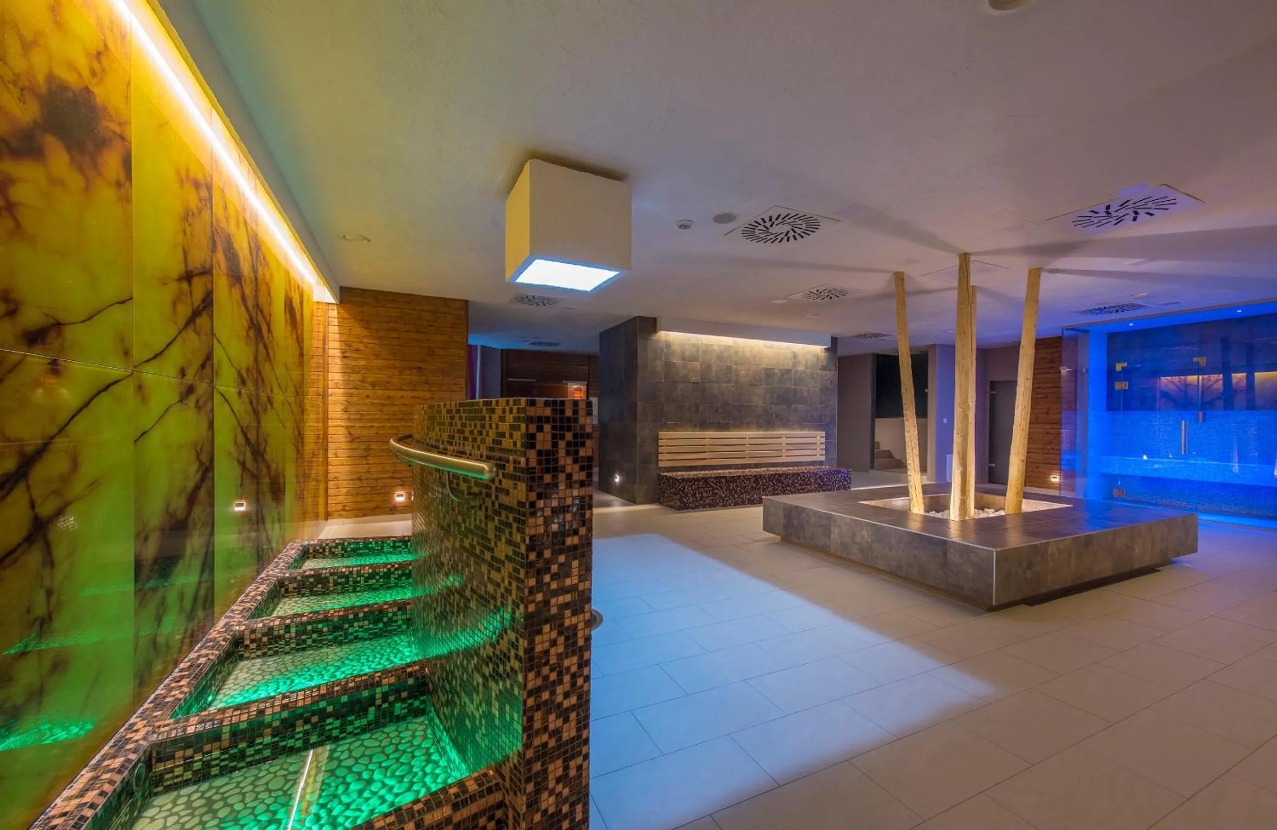 Spa and wellness centre/facilities in Kúpeľné domčeky - KÚPELE ČERVENÝ KLÁŠTOR Smerdžonka