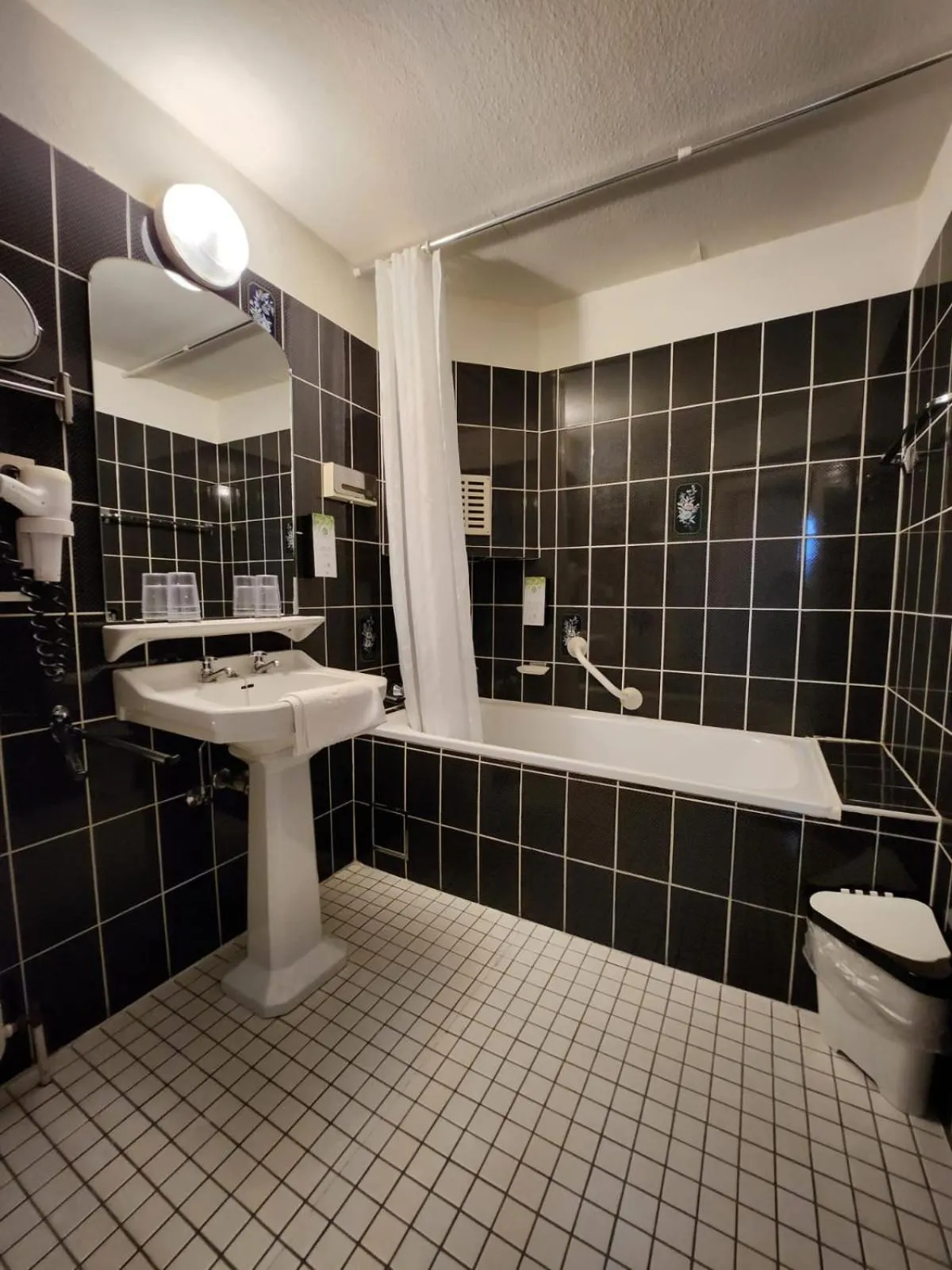 Bathroom in Hôtel Francorchamps Pitlane Lodge