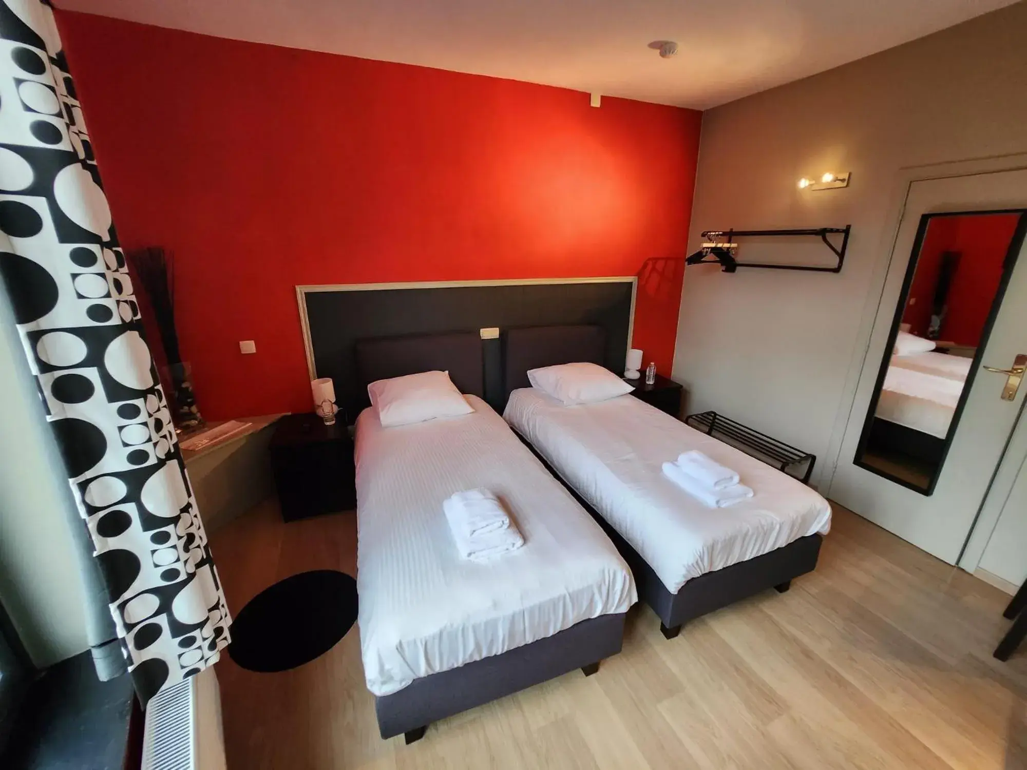 Twin Room in Hôtel Francorchamps Pitlane Lodge Twin Room in Hôtel Francorchamps Pitlane Lodge