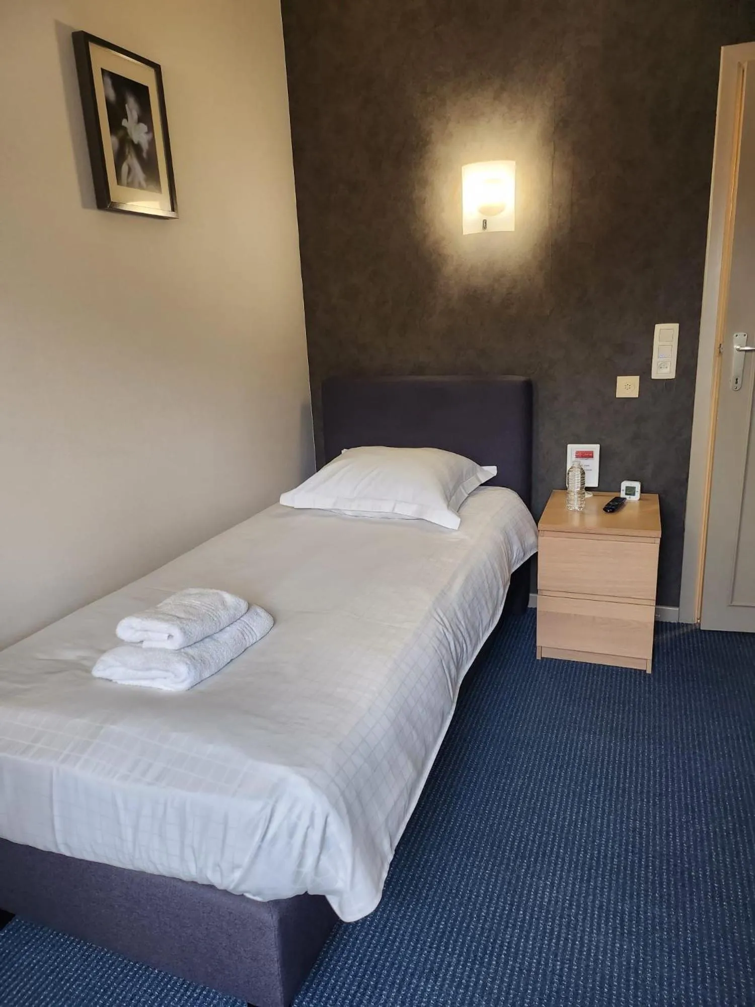 Bed in Hôtel Francorchamps Pitlane Lodge