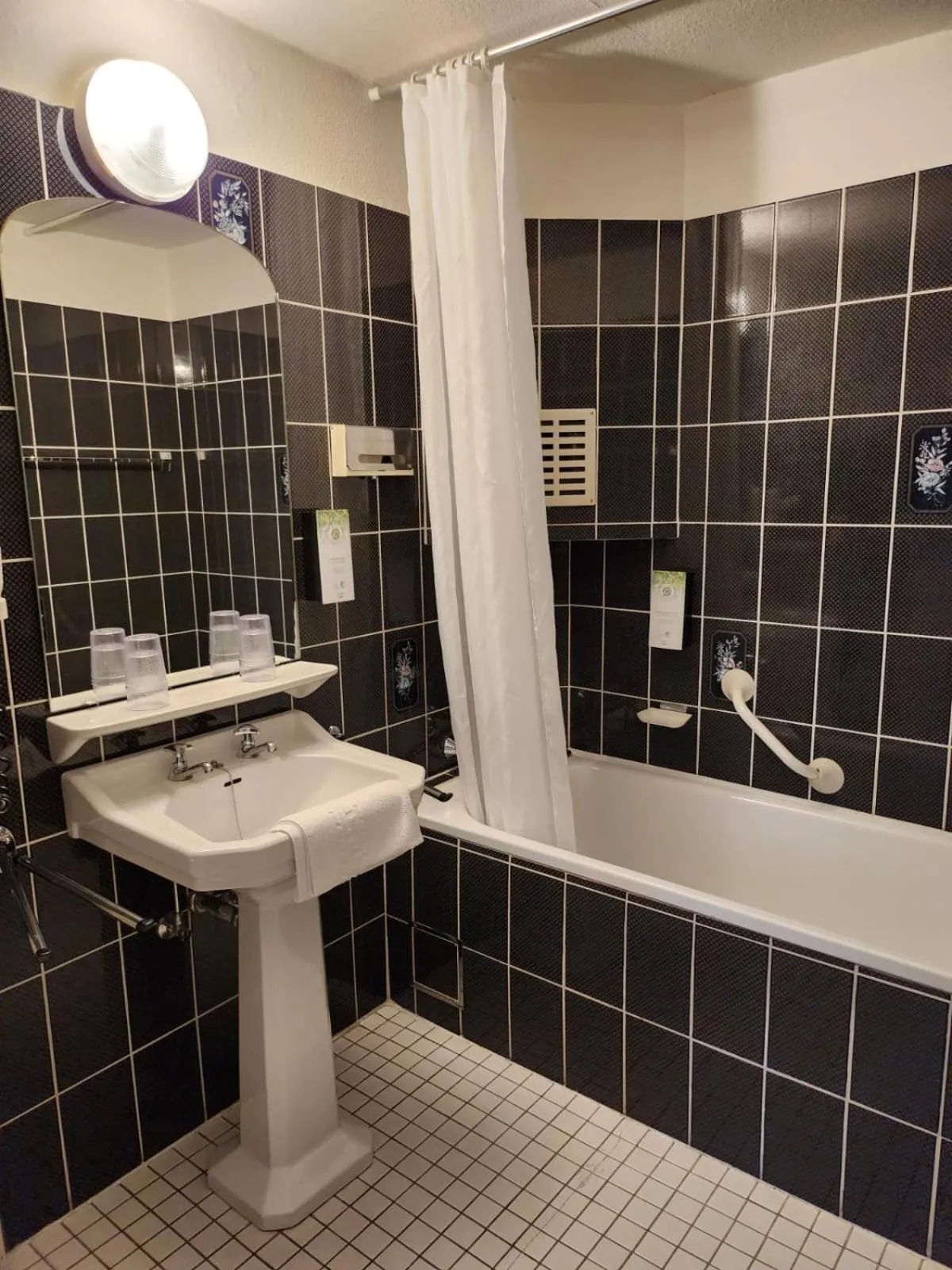 Bathroom in Hôtel Francorchamps Pitlane Lodge