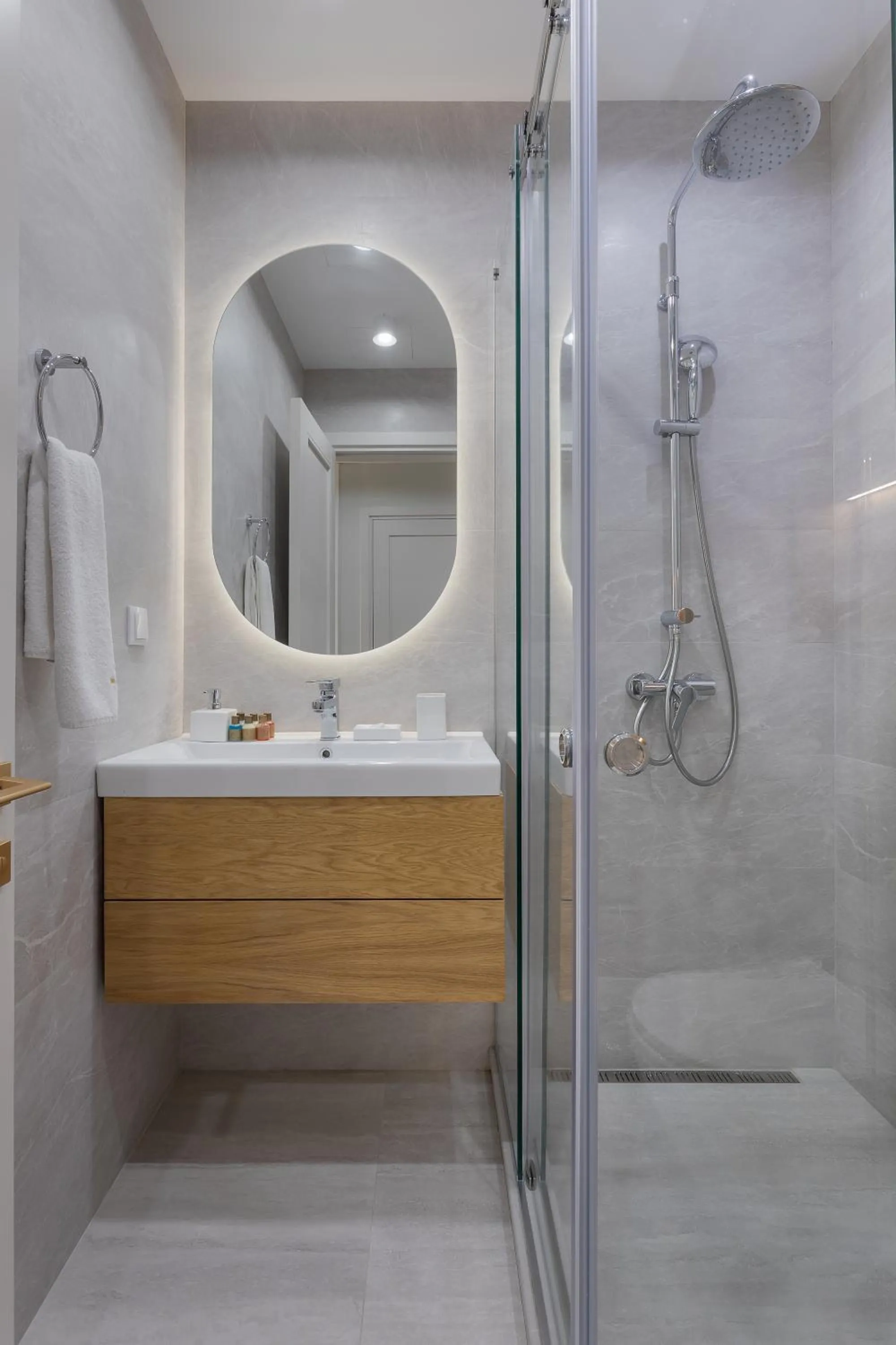 Shower in Bellevue Residence Suites