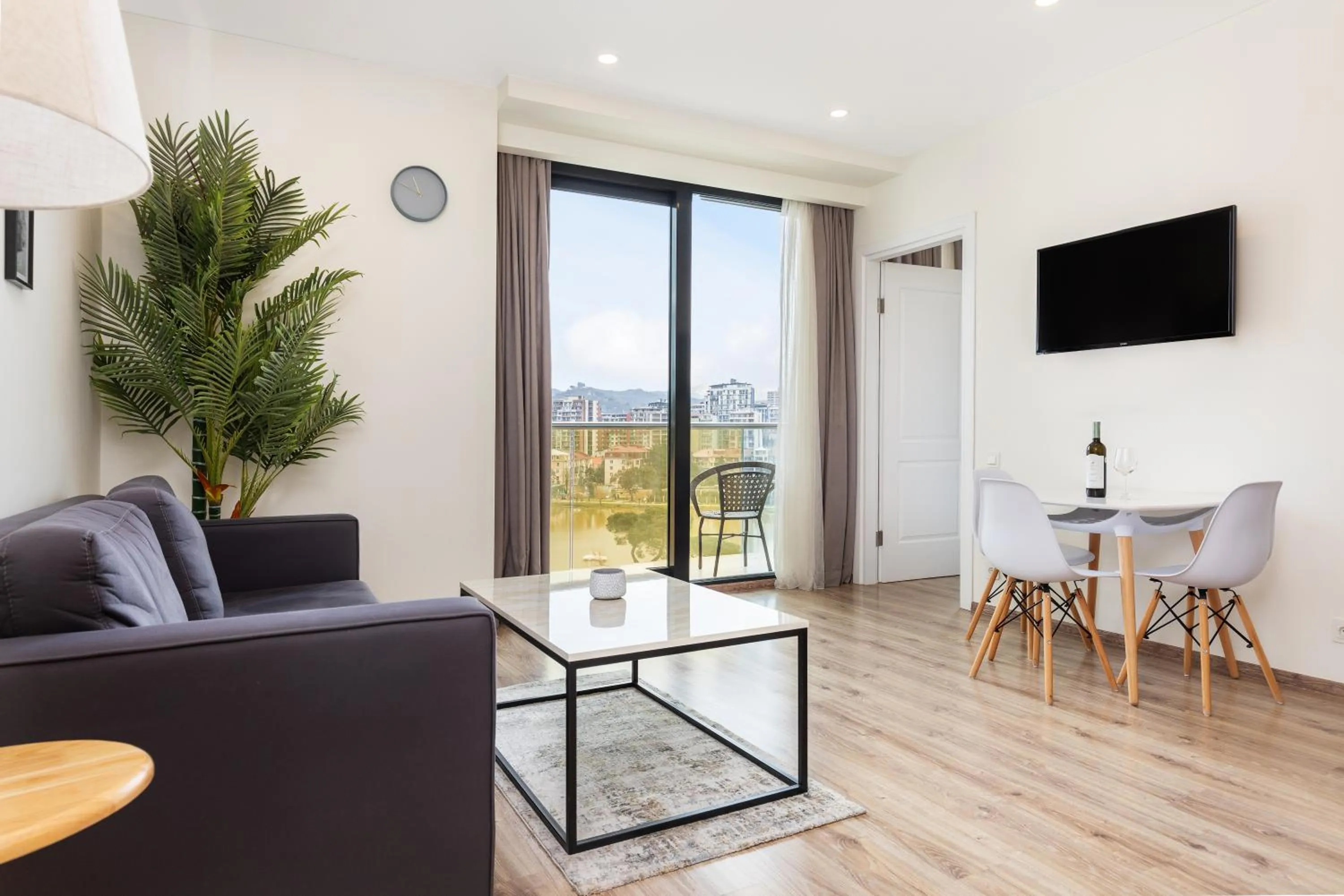 TV and multimedia in Bellevue Residence Suites