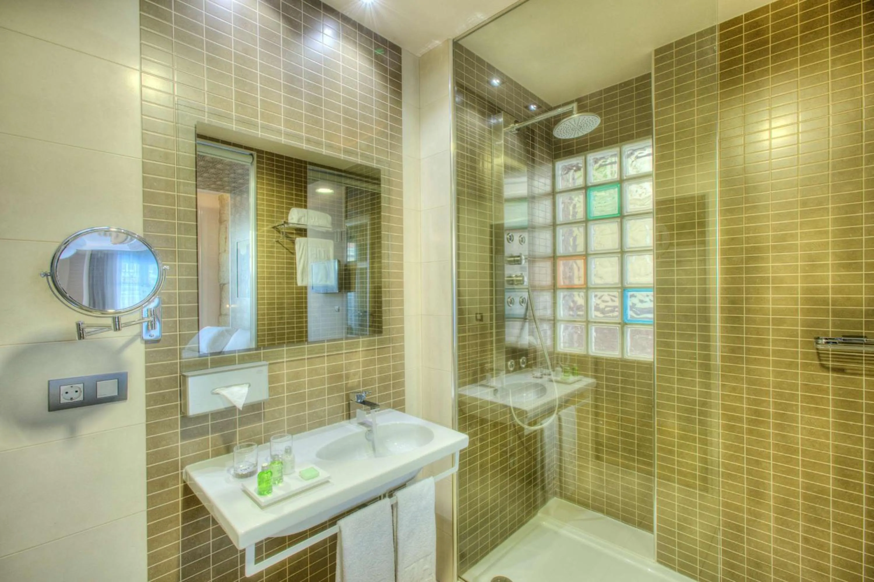 Bathroom in NH Ourense